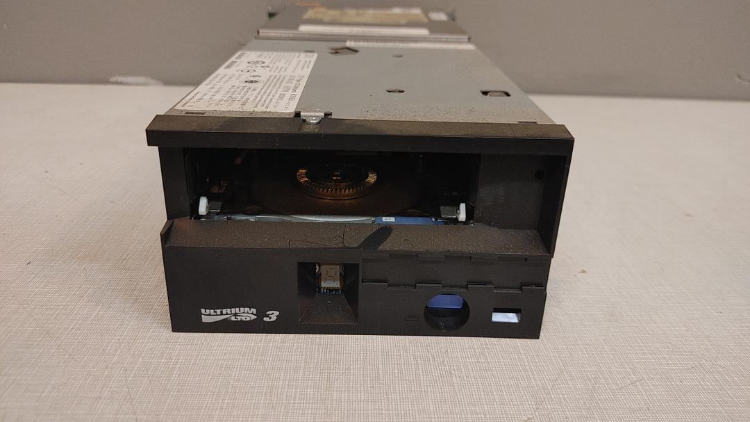 Lot of 8 IBM LTO ULTRIUM 3 TAPE DRIVE 400/800GB 4GB 3588-F3B 23R5146(S6LLST11490)