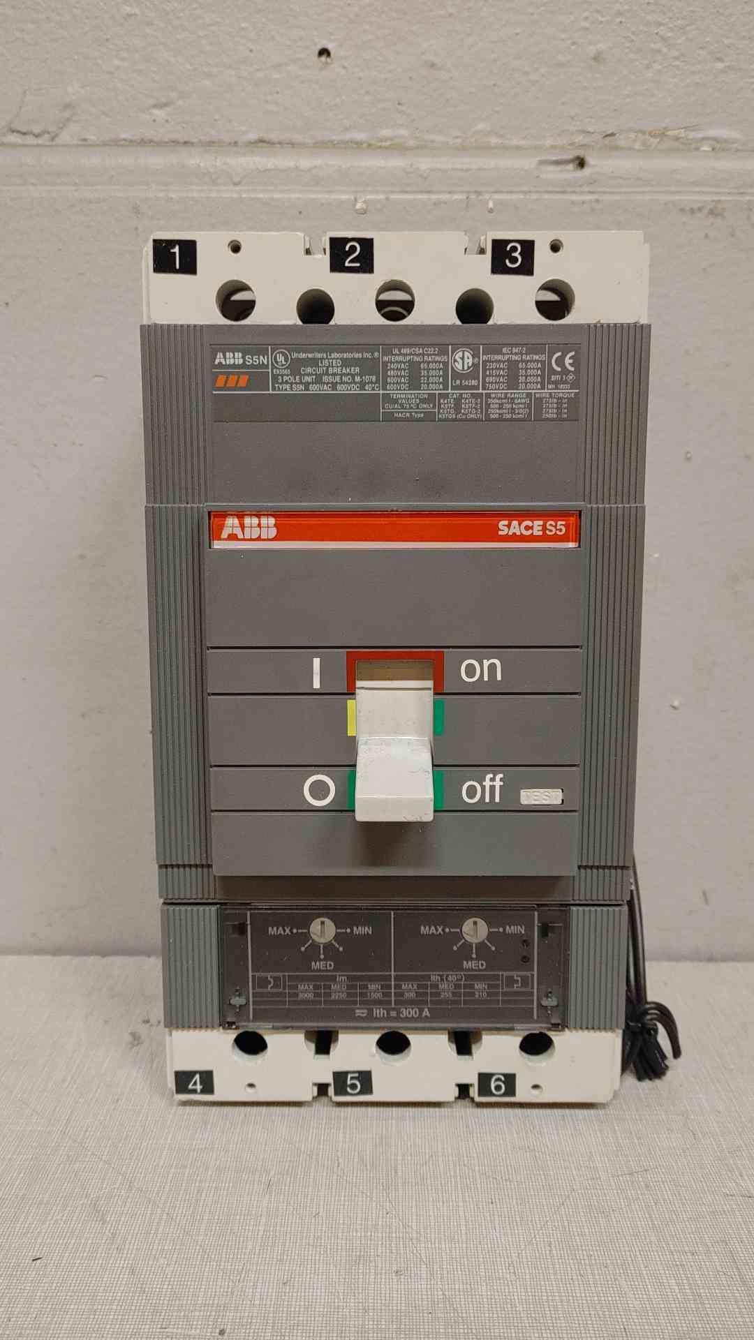 ABB Sace S5N 300A 600VAC 600VDC 3 Pole Circuit Breaker-300(104606)