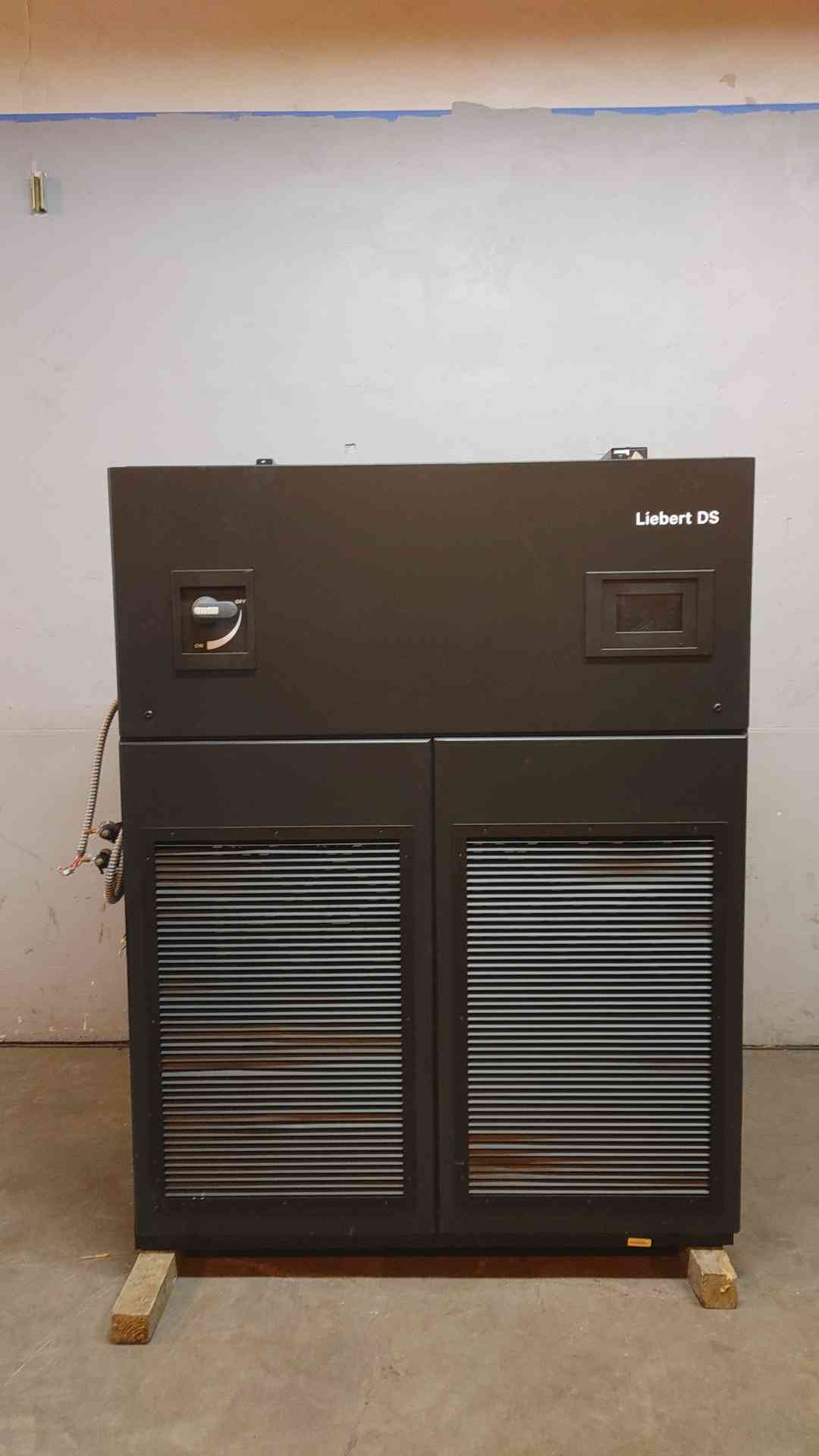 VS035W Liebert DS Upflow Glycol CRAC 460V 3PH Separated Compressors Included