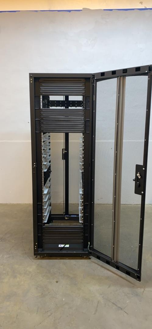 Chatsworth Server Rack w/ Front & Back Doors & Wheels(S6LLST9040)