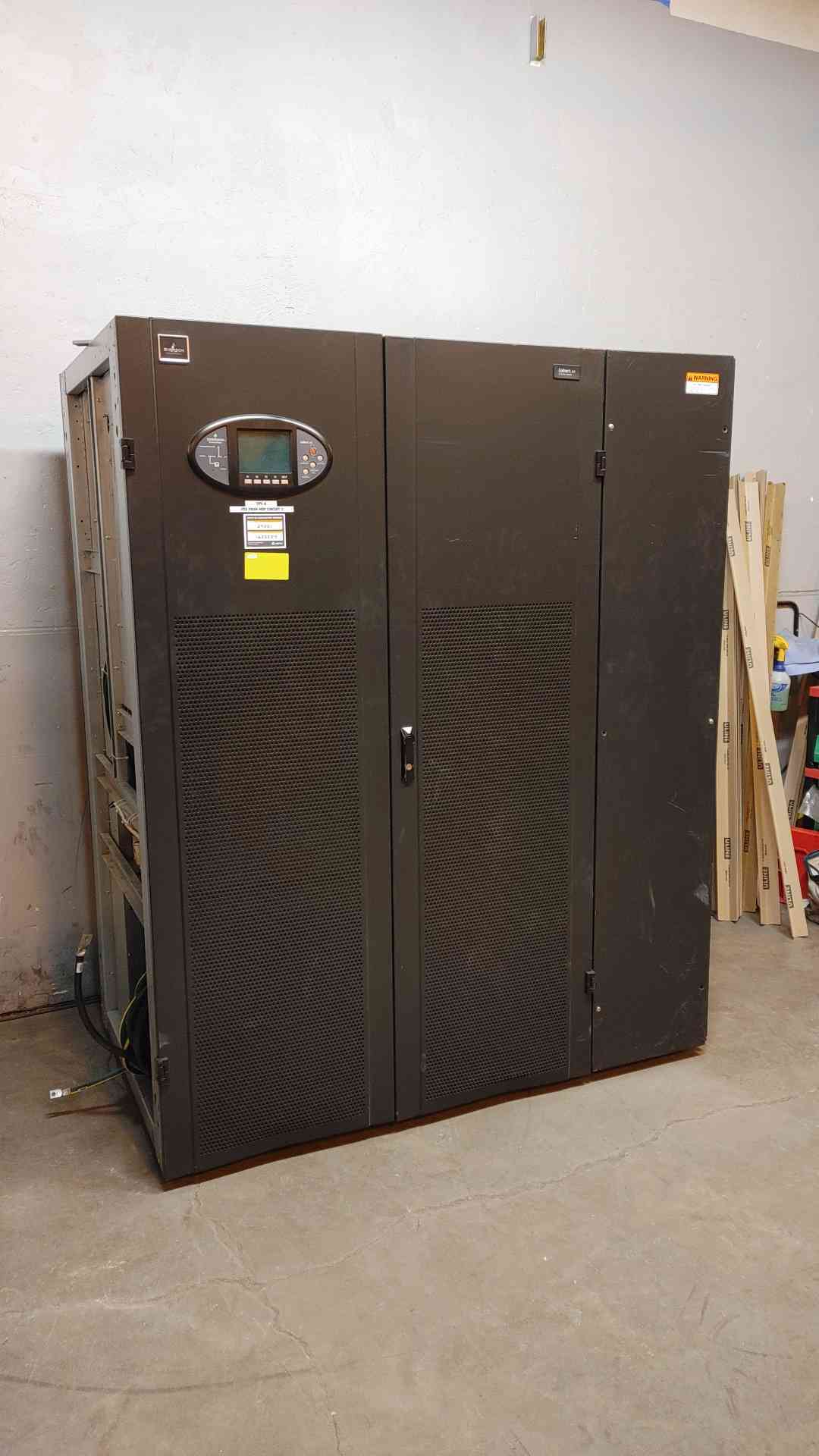 Liebert NX UPS 200KVA 3PH 3W 480V 38SB200A0A01 '11