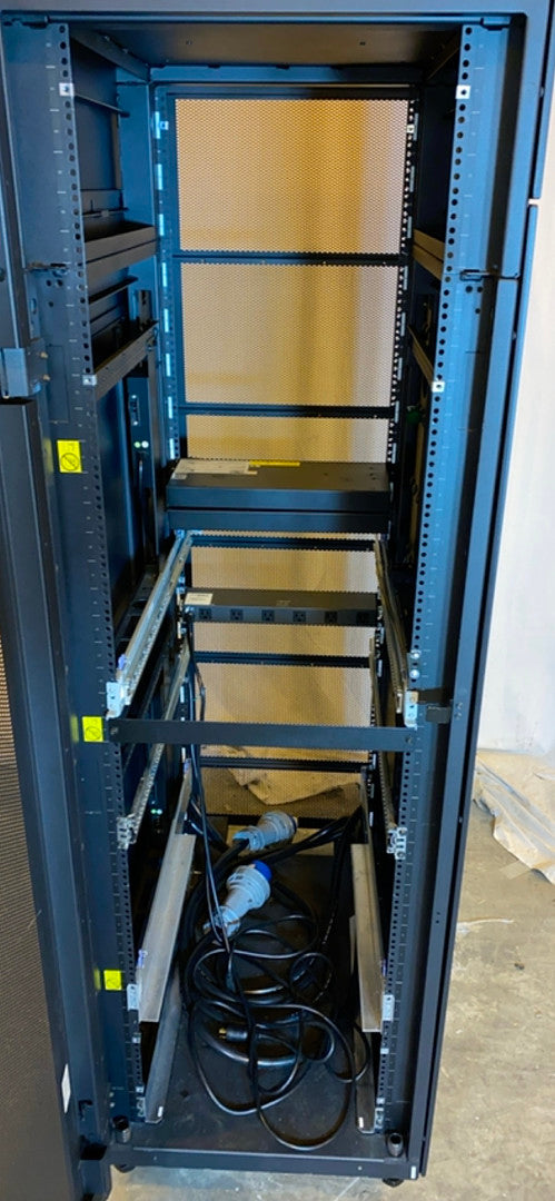 IBM 42U Fully Enclosed Server Rack w/ Wheels Model 9308 S6LLST2425(S6LLST2425)