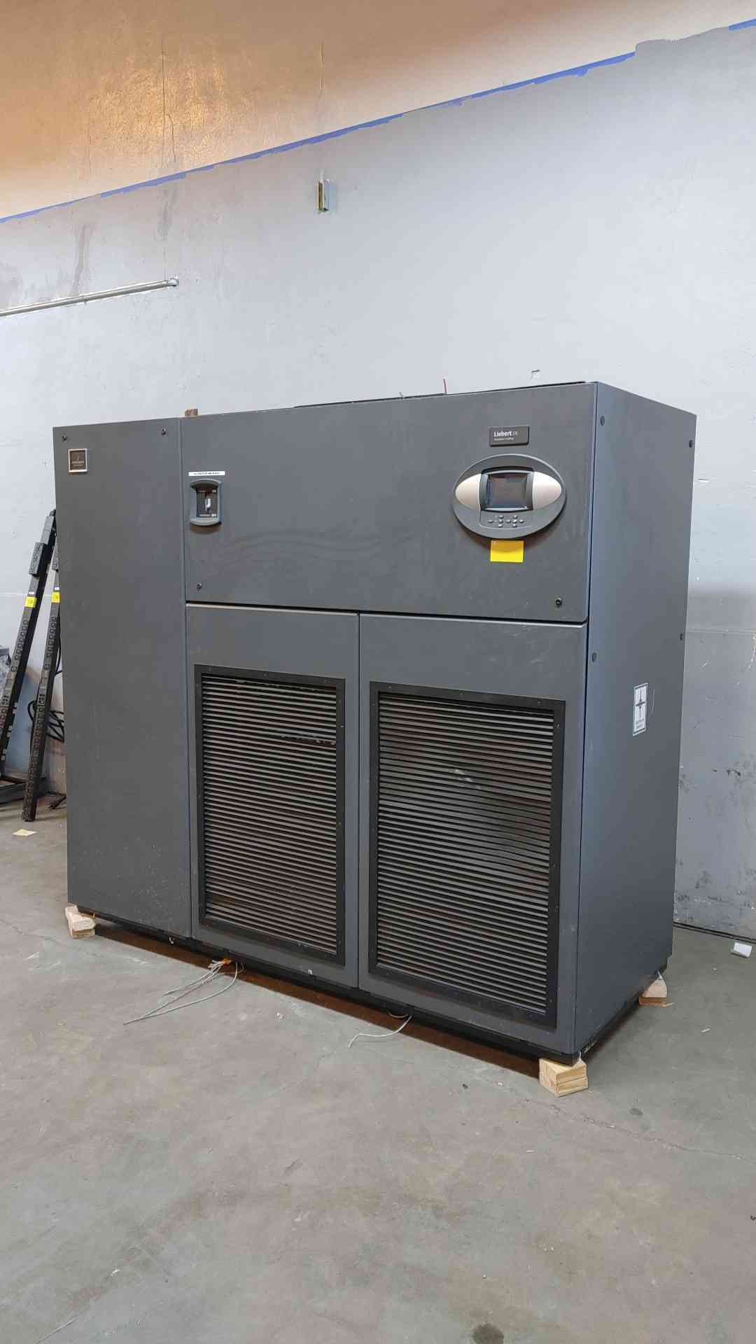 12 Ton Liebert VS042K CRAC Glycol Upflow 460V 3PH VS042KDA000487S