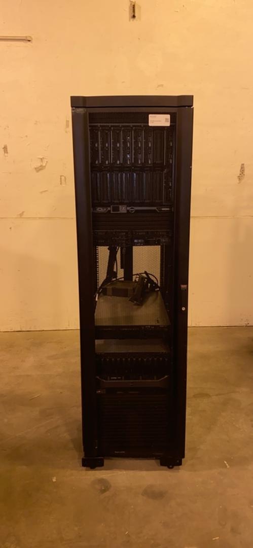 APC AR2100BLK Fully Enclosed Server Rack(S6LLST3503)