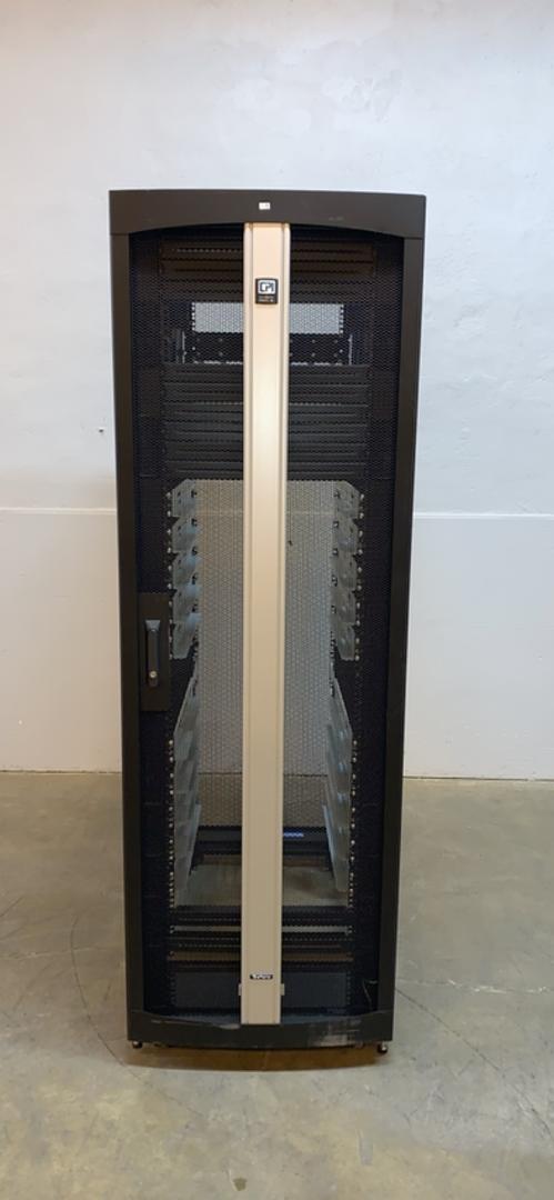 Chatsworth Server Rack w/ Front & Back Doors & Wheels(S6LLST9040)