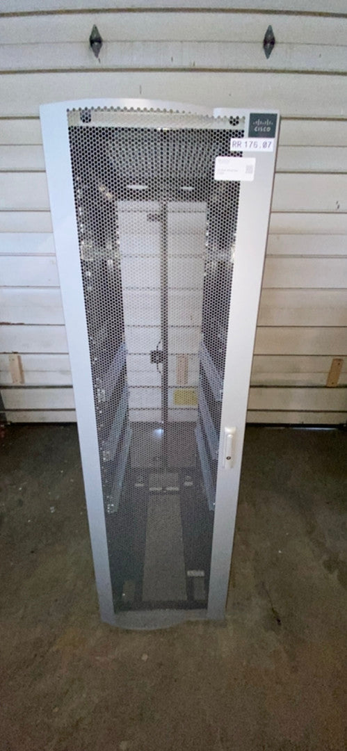 CISCO Fully Enclosed 42U Server Rack(S6LLST3137)