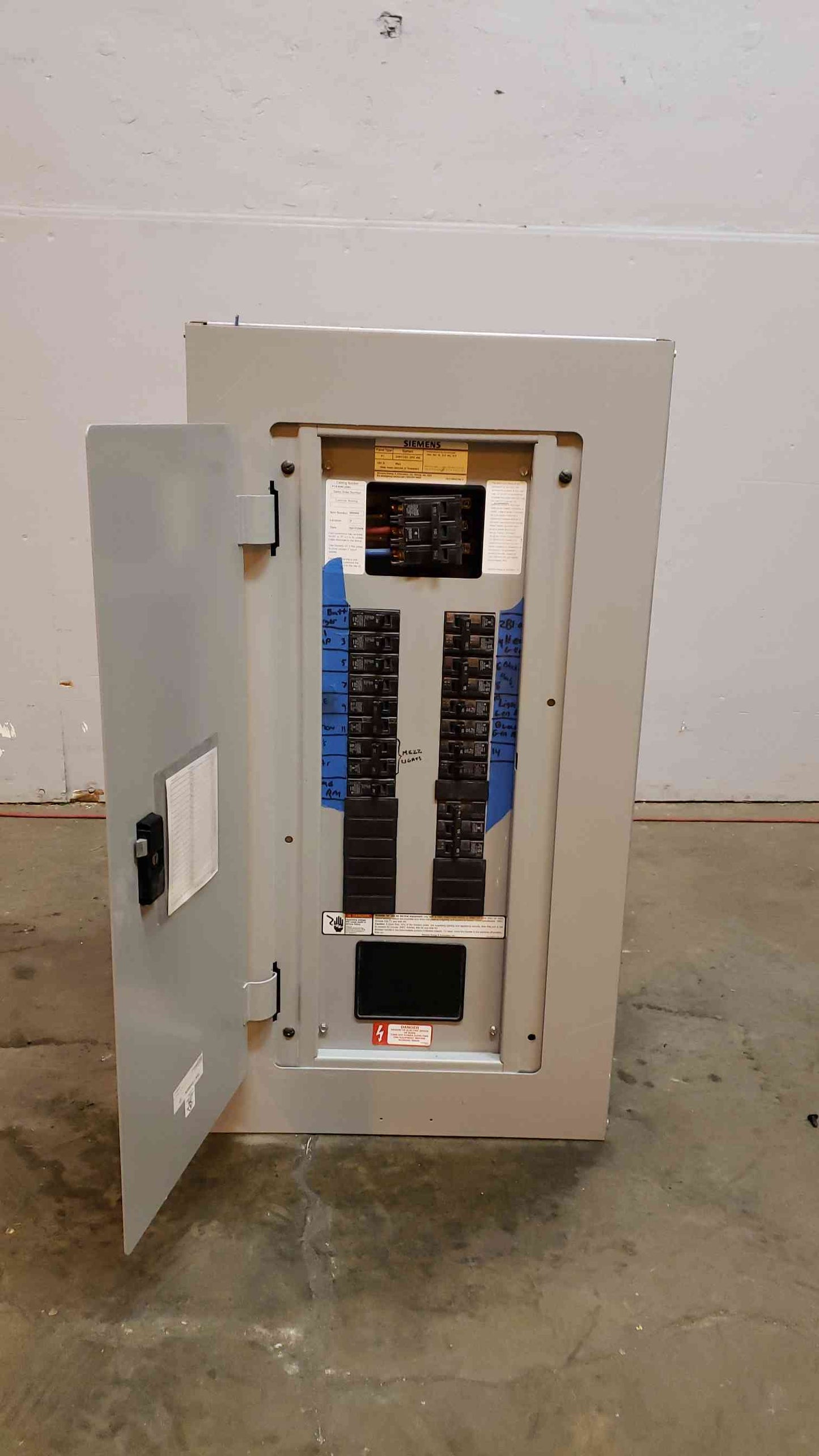 Siemens 250A Breaker Panelboard 100A Main Loaded 208v(Q16512)