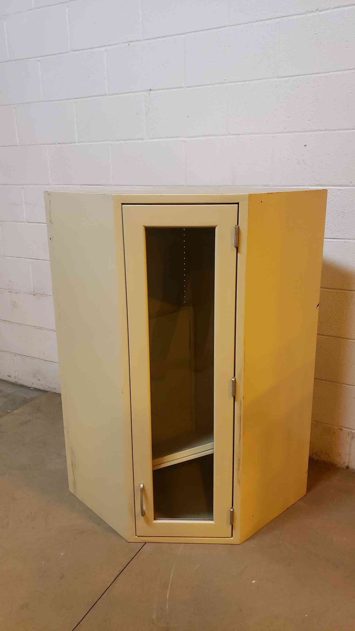 27" Corner Cabinet (Q16693)(Q16693)