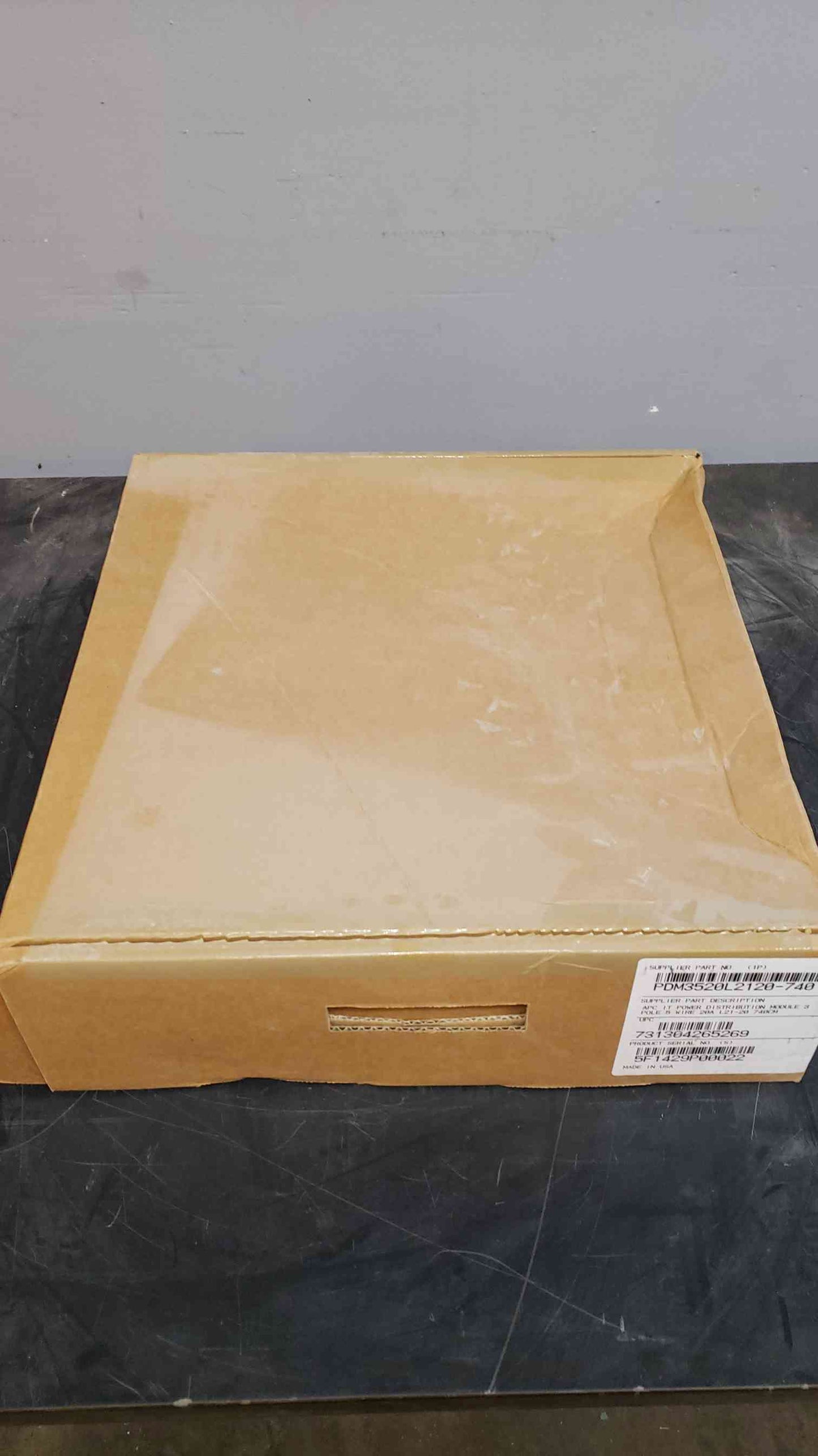 APC IT Power Distribution Module 3 Pole 5 Wire PDM3520L2120740 NEW(100915)