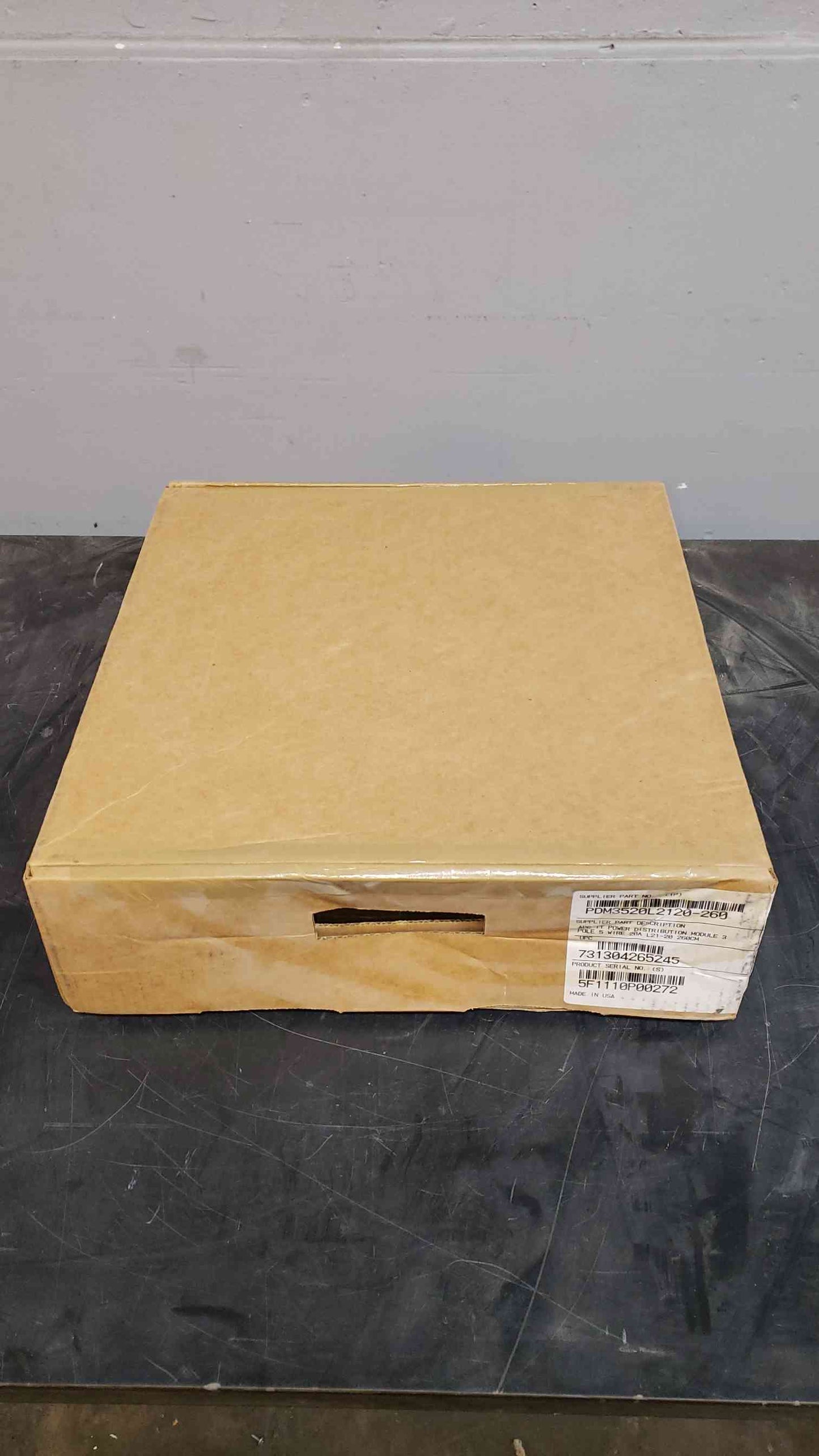 APC IT Power Distribution Module 3 Pole 5 Wire PDM3520L2120260 NEW(100913)