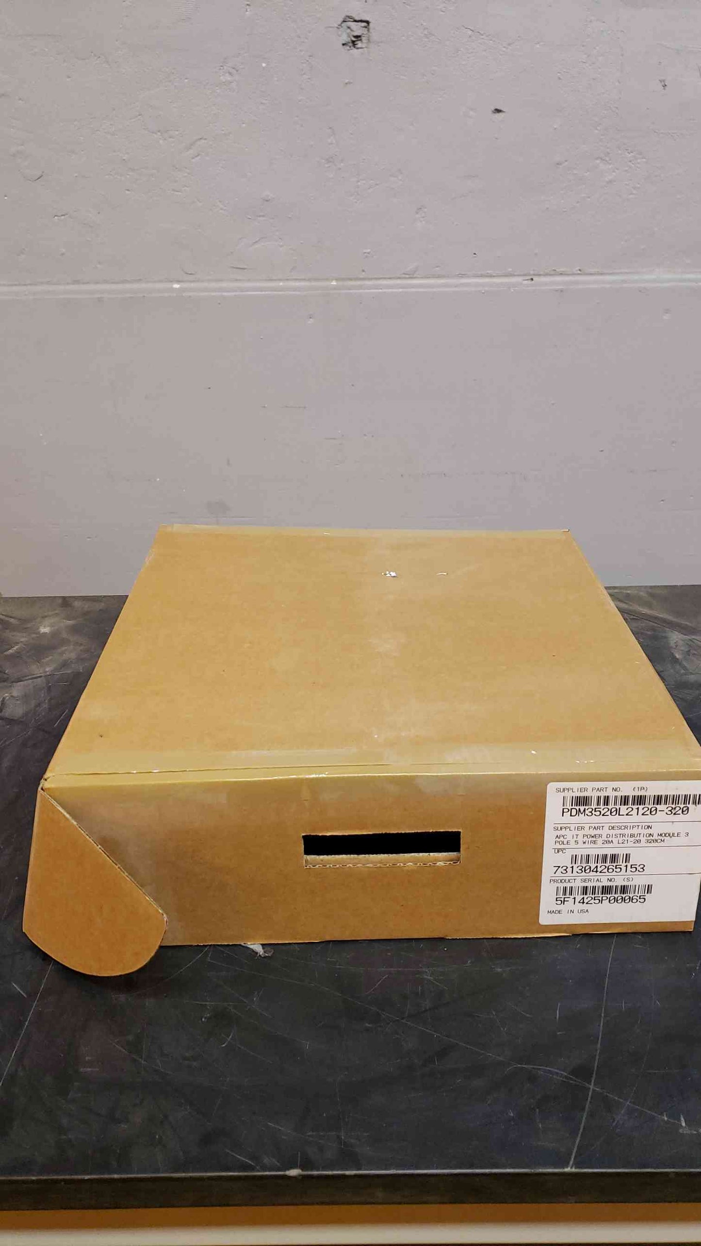 APC IT Power Distribution Module 3 Pole 5 Wire PDM3520L2120320 NEW(100917)