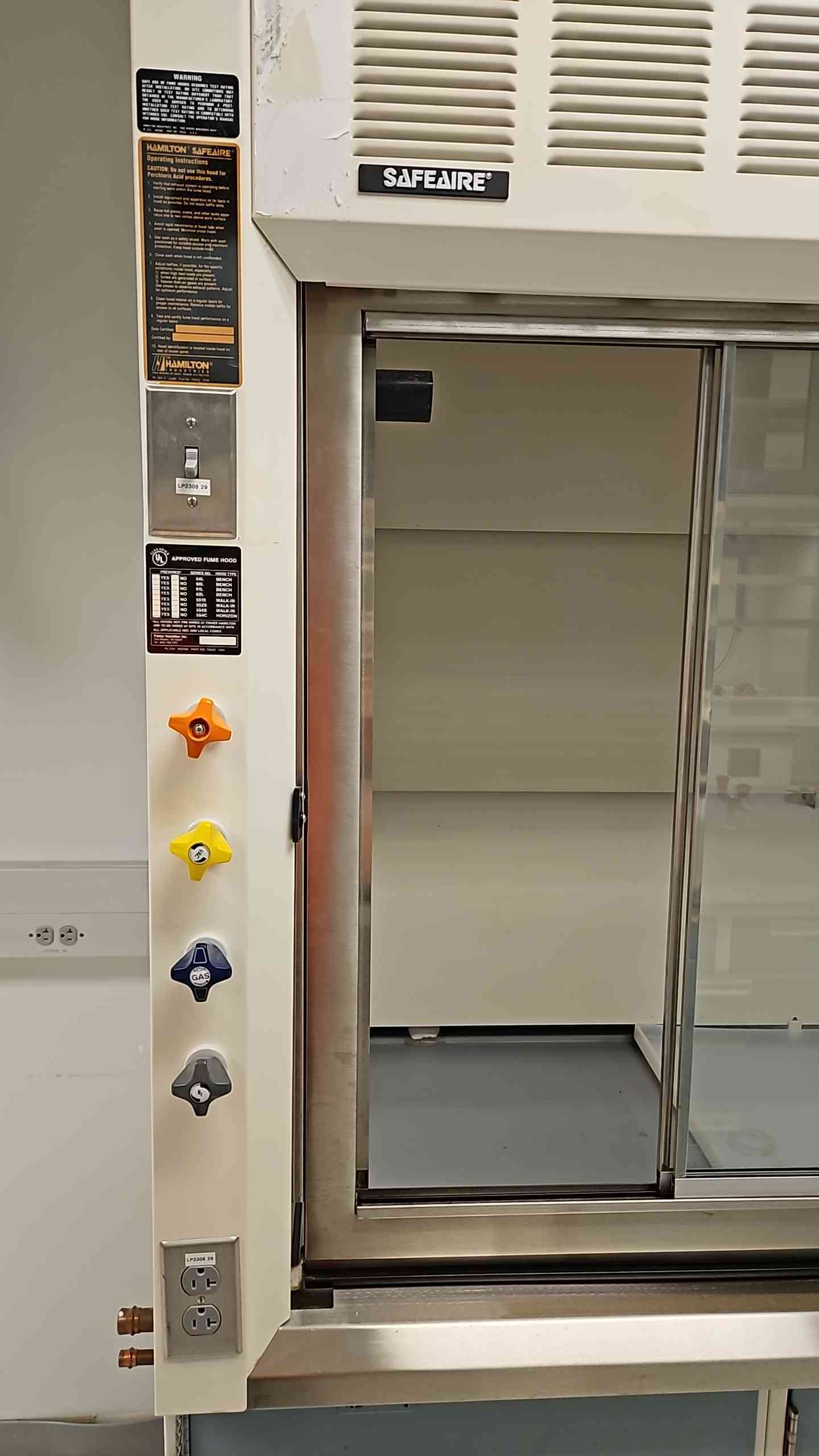 6' SafeAire Fisher Hamilton Fume Hood Ducted w/ Benches (5360AA)(5360AA)