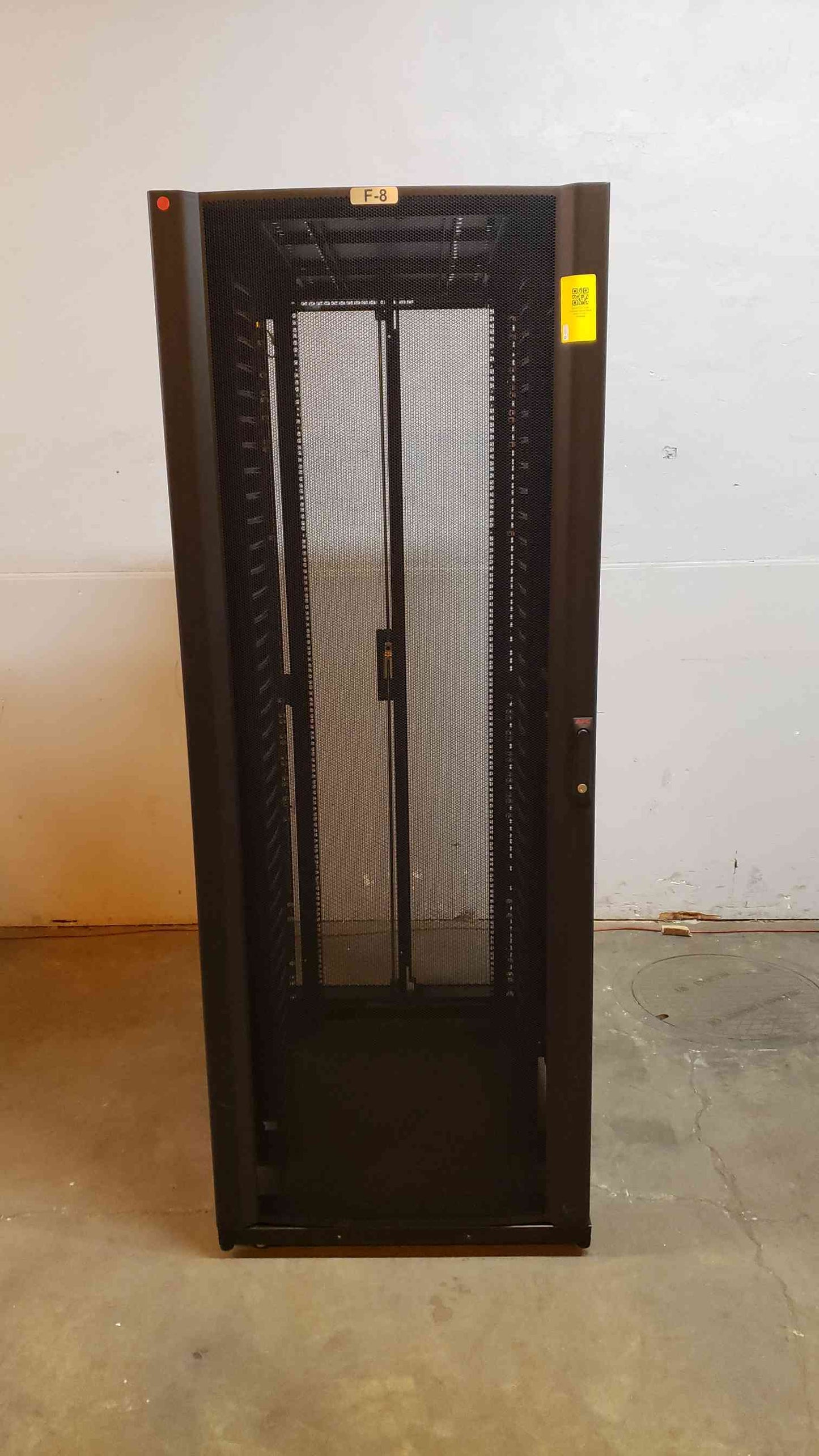 APC Fully Enclosed Server Rack AR3140(4448AA)