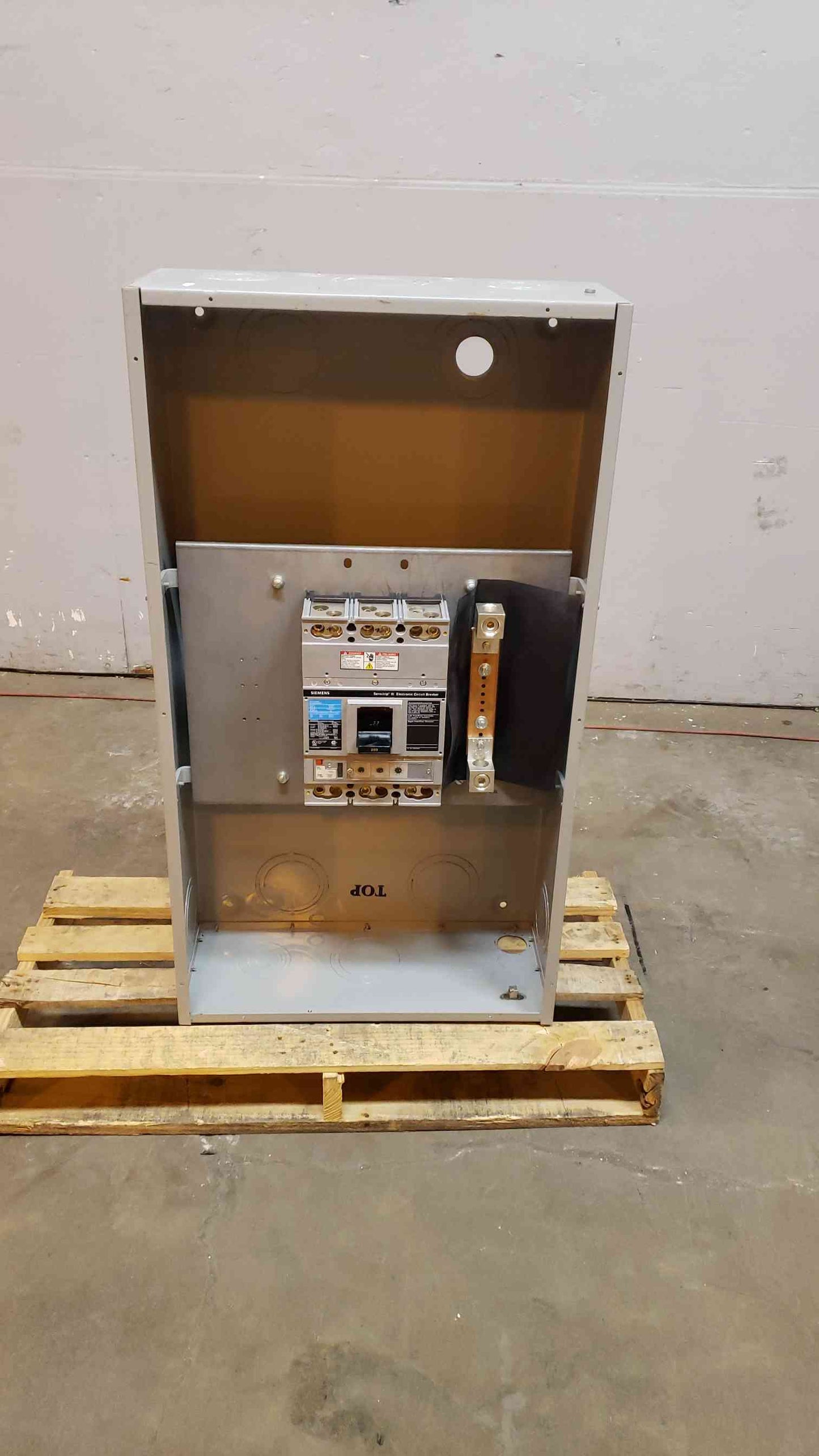 Siemens 200 A Circuit Breaker in Enclosure SJD69200NT (SKU: 5041AA)(5041AA)