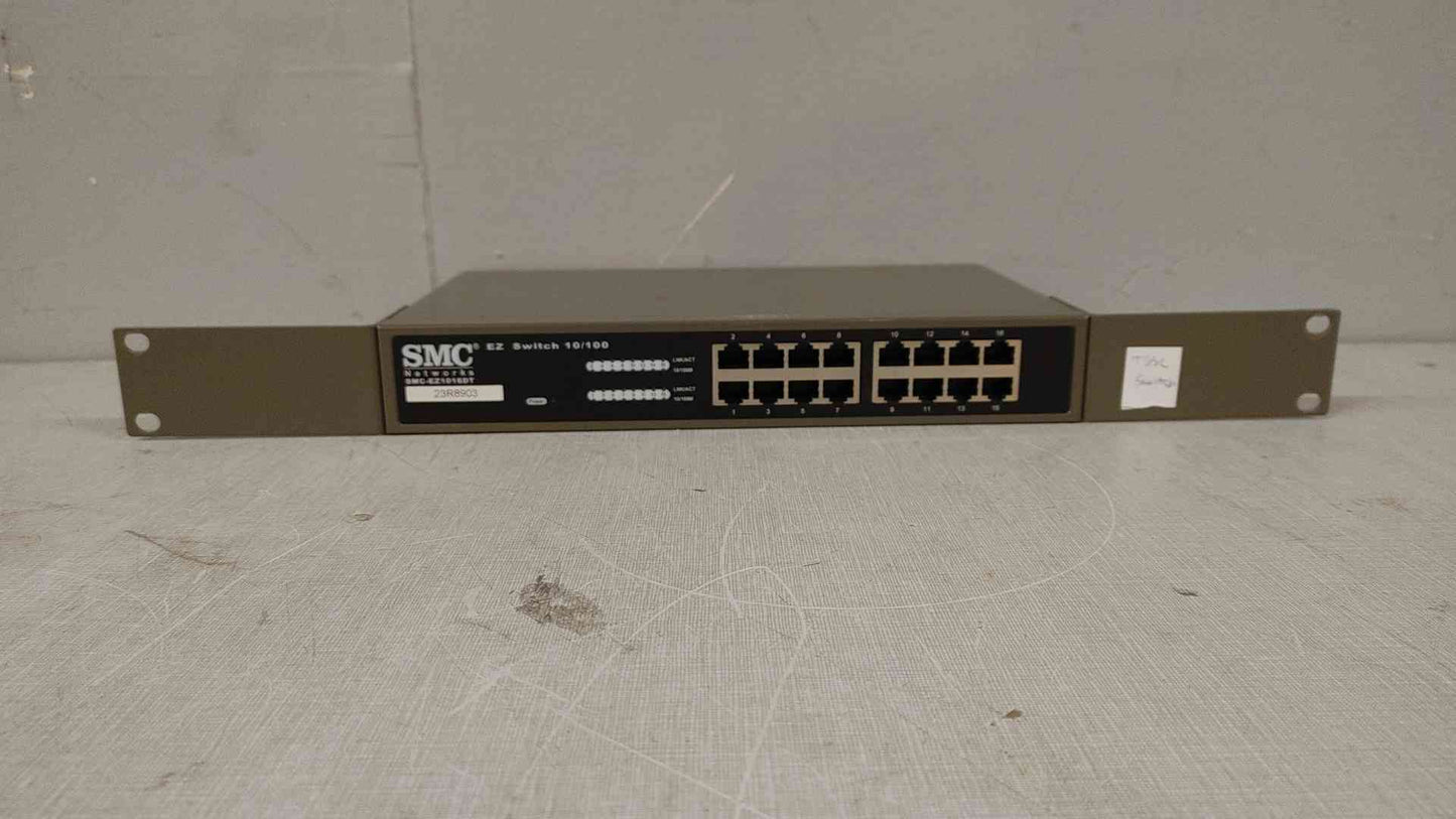 SMC Networks Fiber Network EZ Switch 10/100 100-240V .4A SMC-EZ1016DT(104688)