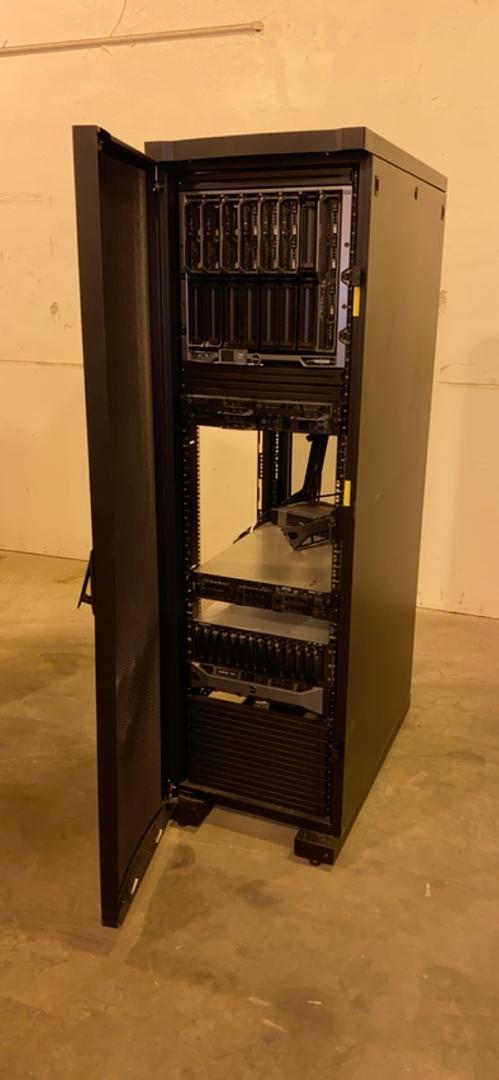 APC AR2100BLK Fully Enclosed Server Rack(S6LLST3503)