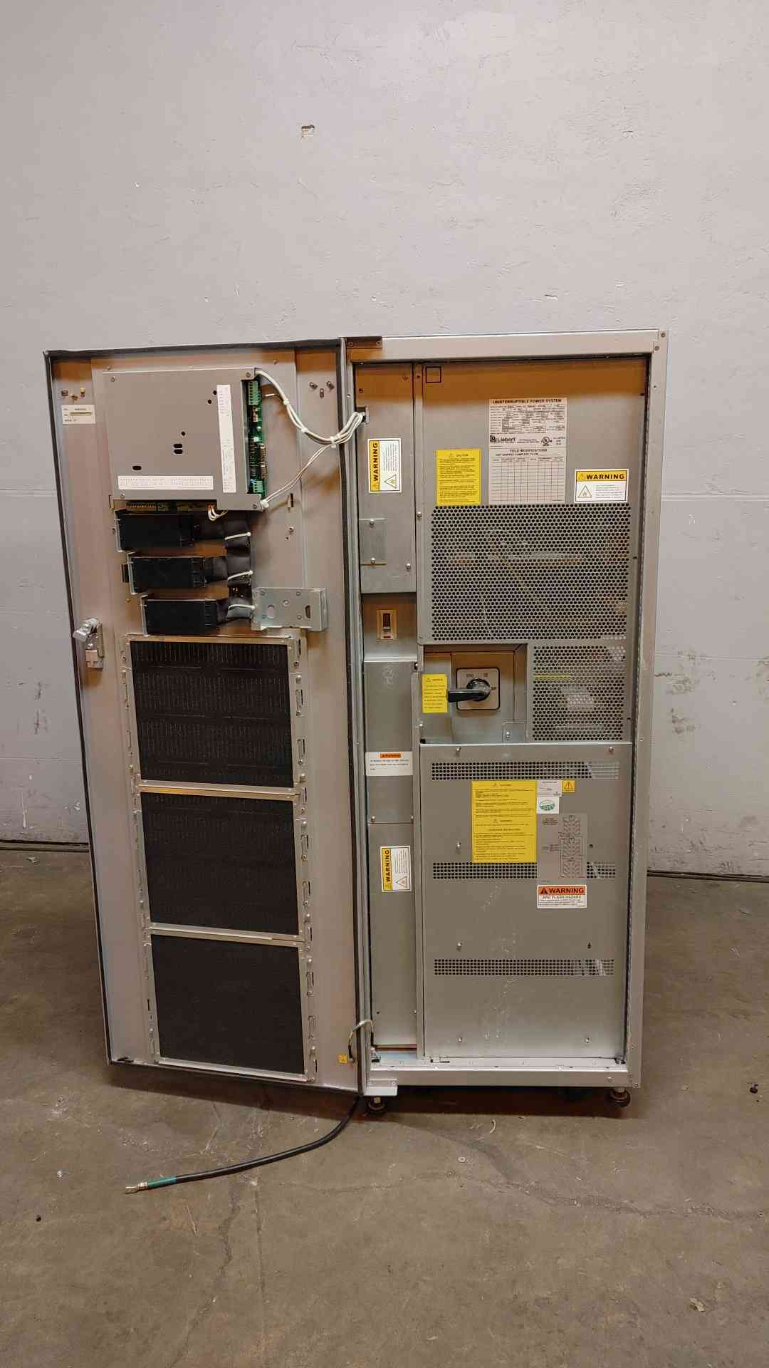 Liebert NXb 30 UPS, Battery Cabinet, Bypass Bundle 30KVA 208/120V 83A 4W 3PH(106376)