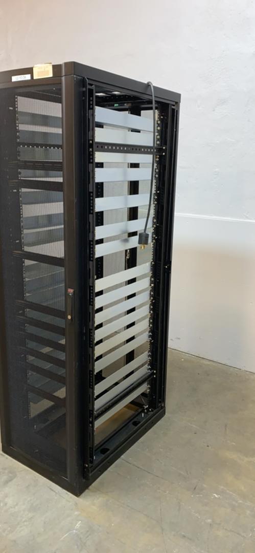 APC AR2801BLK Server Rack(S6LLST8909)