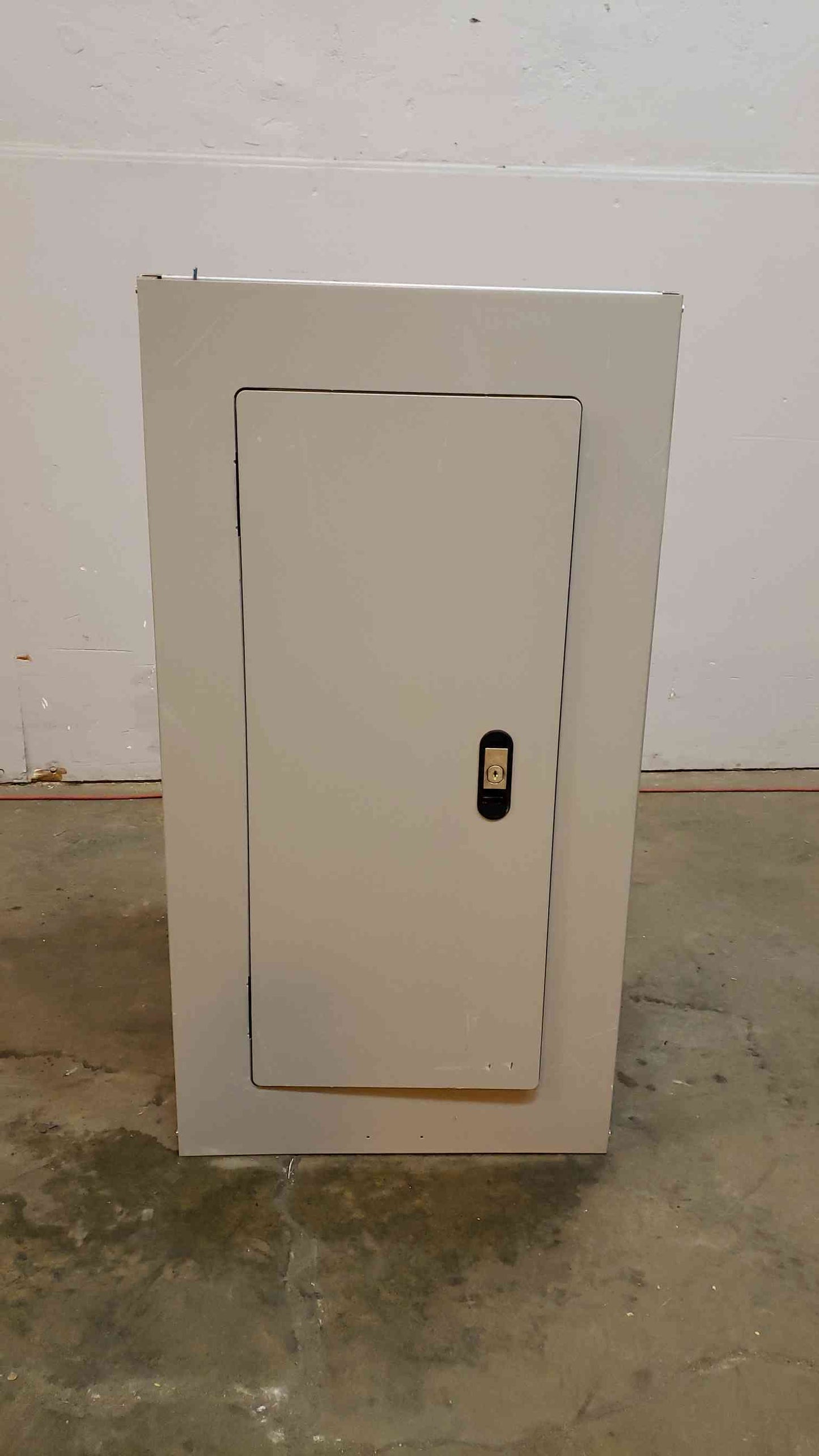 Siemens 250A Breaker Panelboard 100A Main Loaded 208v(Q16512)