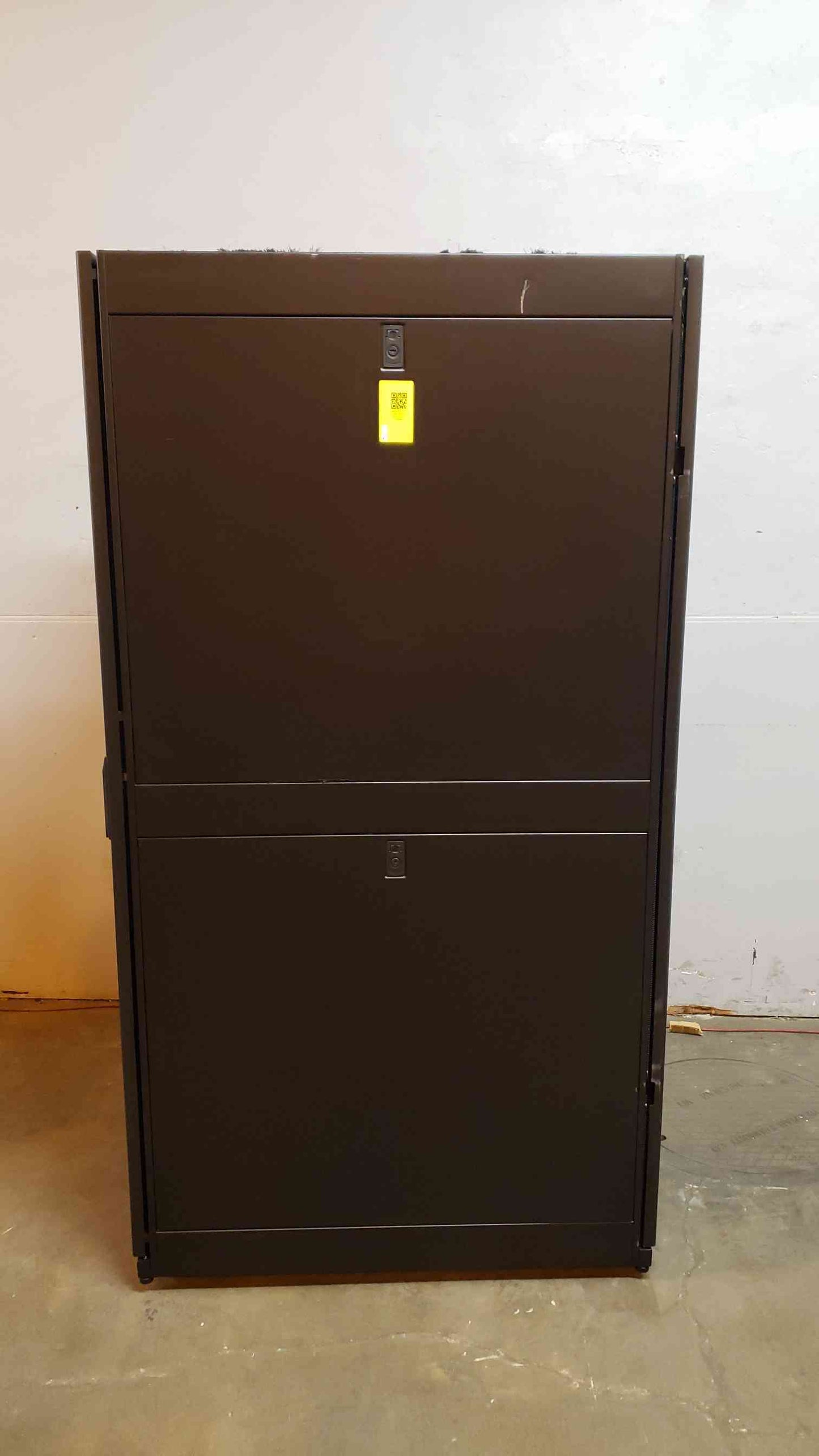 APC Fully Enclosed Server Rack AR3140(4448AA)