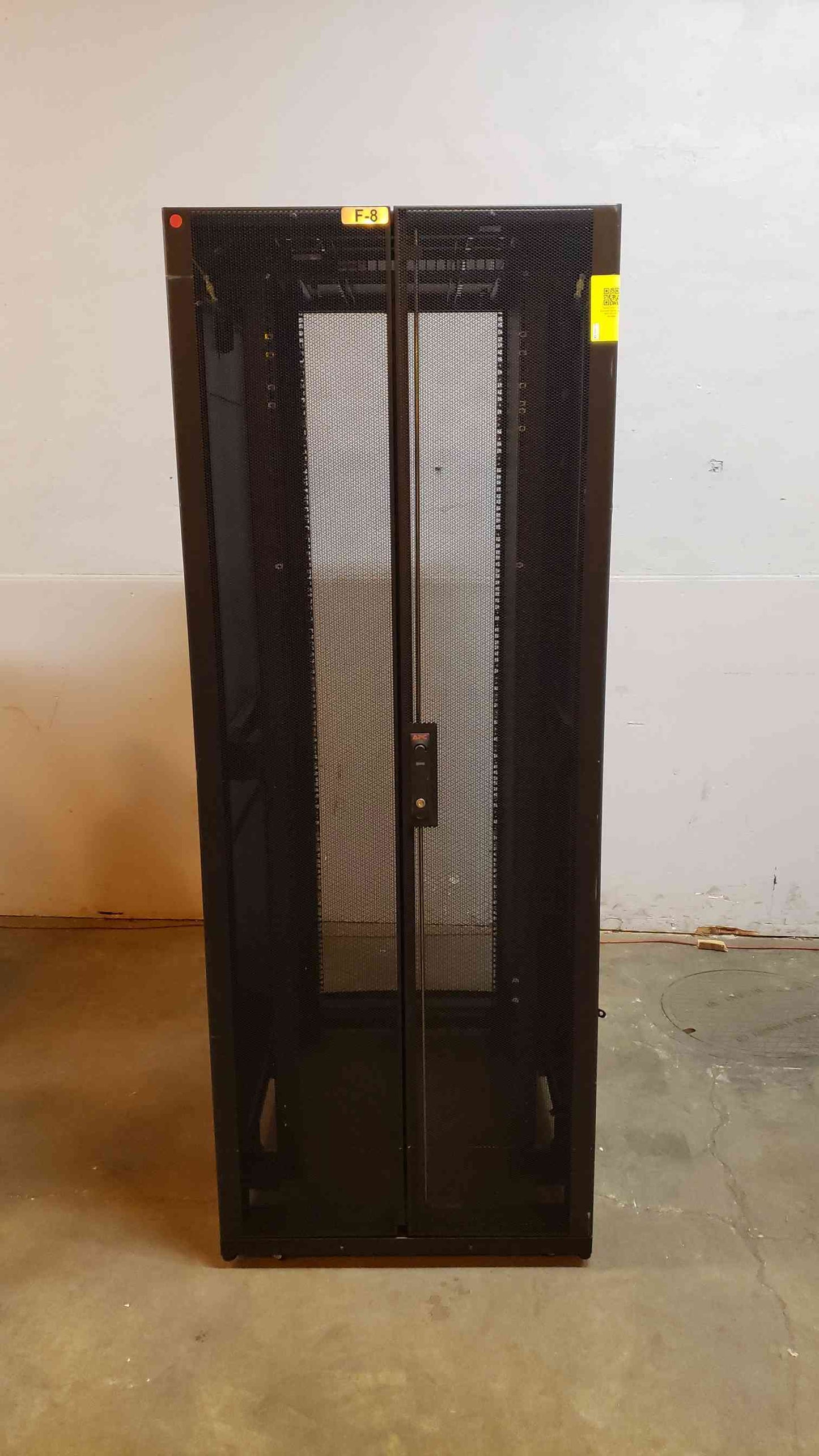 APC Fully Enclosed Server Rack AR3140(4448AA)