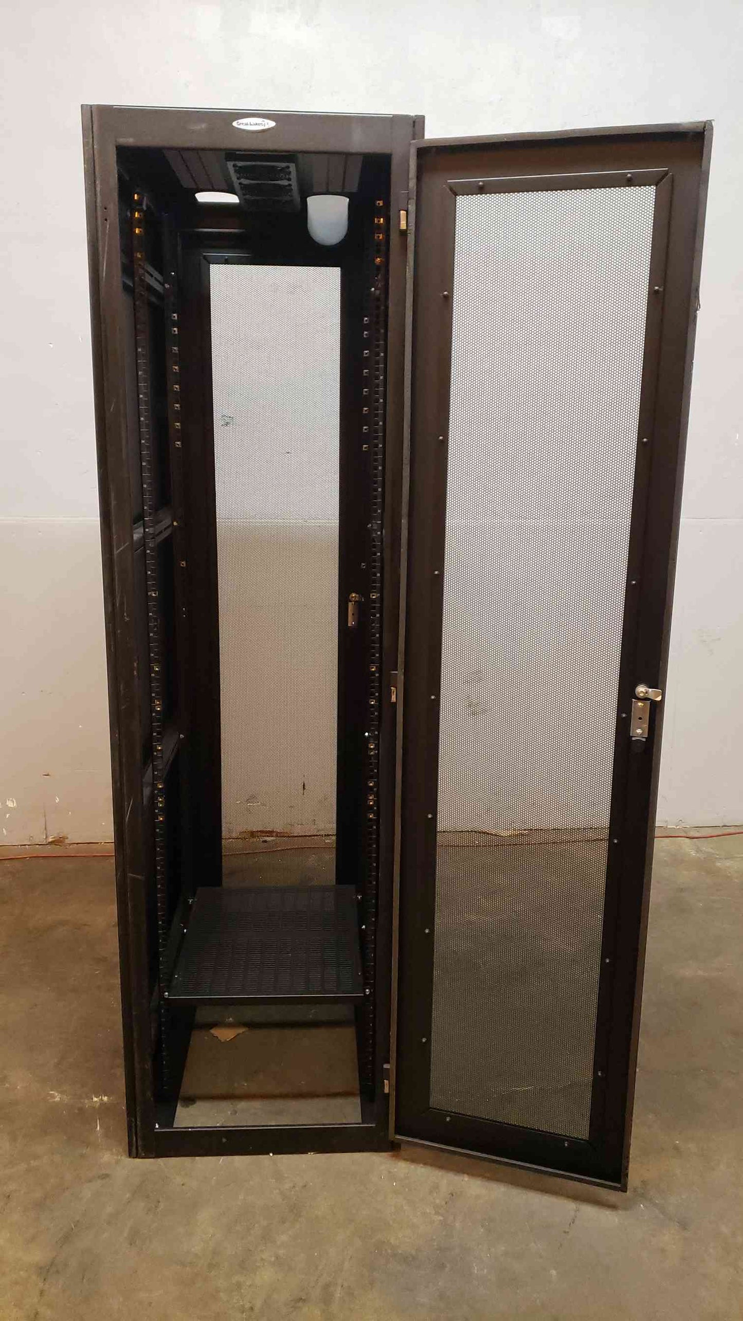 45U Great Lakes 7' Fully Enclosed Server Rack 24" Wide(3402AA)