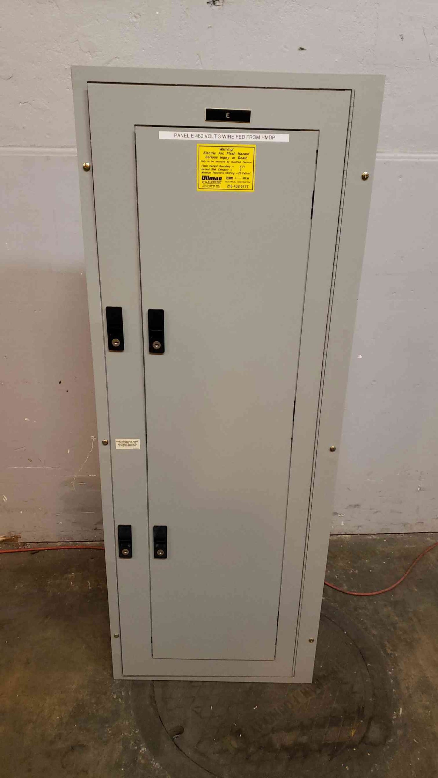 225A GE ASeries II 480v Panelboard w/ 2 SELA36AT0100 Breakers(4400AA)