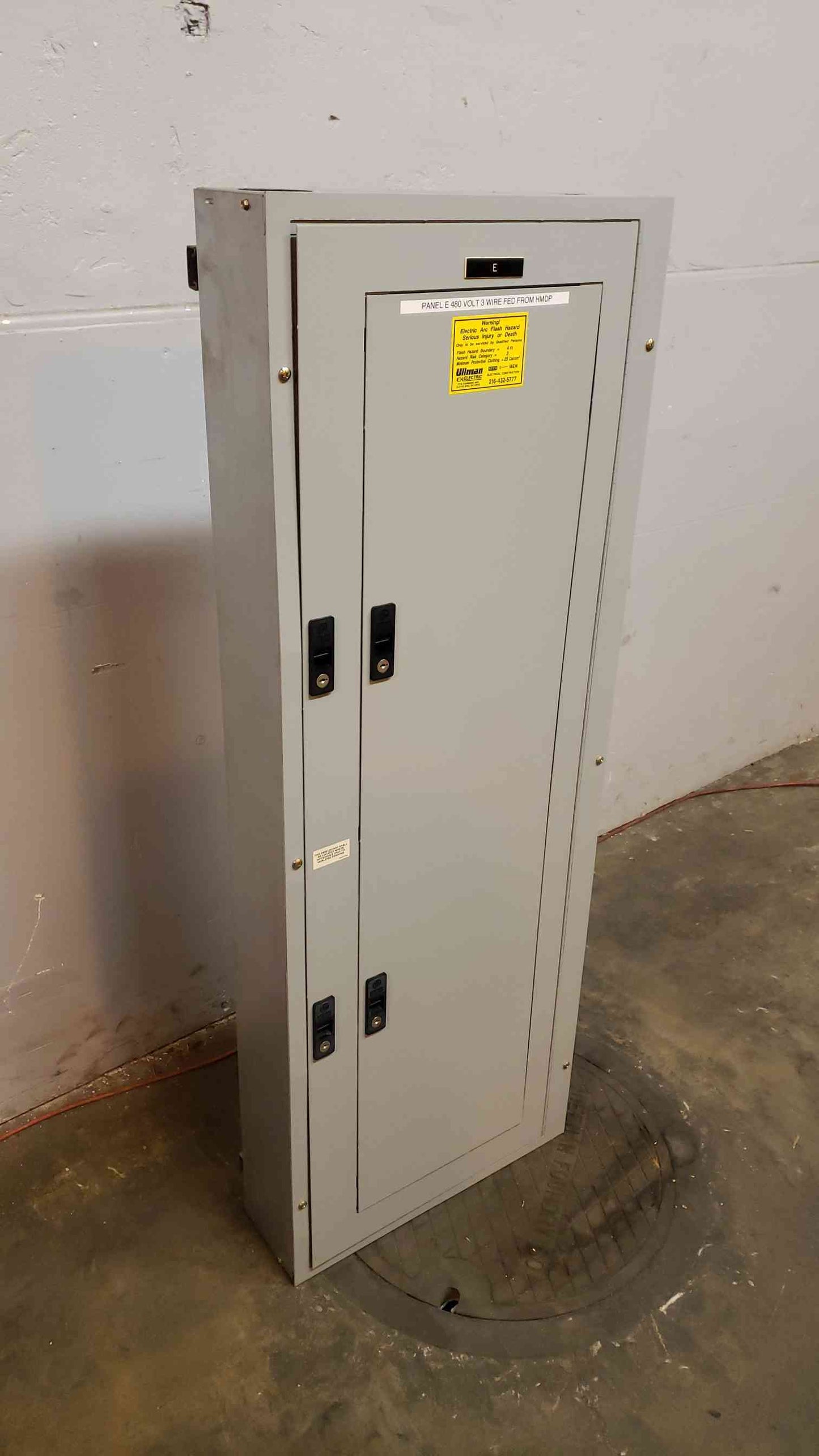 225A GE ASeries II 480v Panelboard w/ 2 SELA36AT0100 Breakers(4400AA)