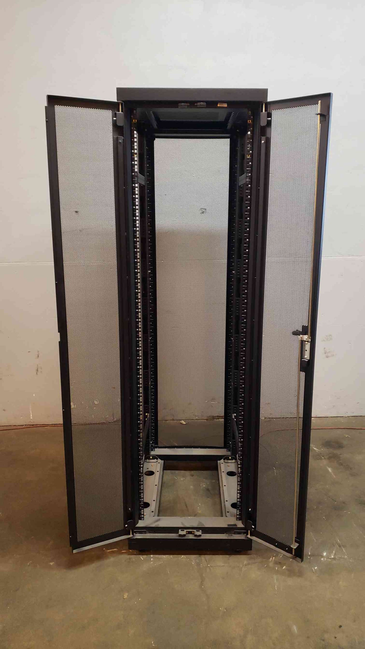 APC Server Rack AR2800BLK Front & Back Doors No Sides(2910AA)