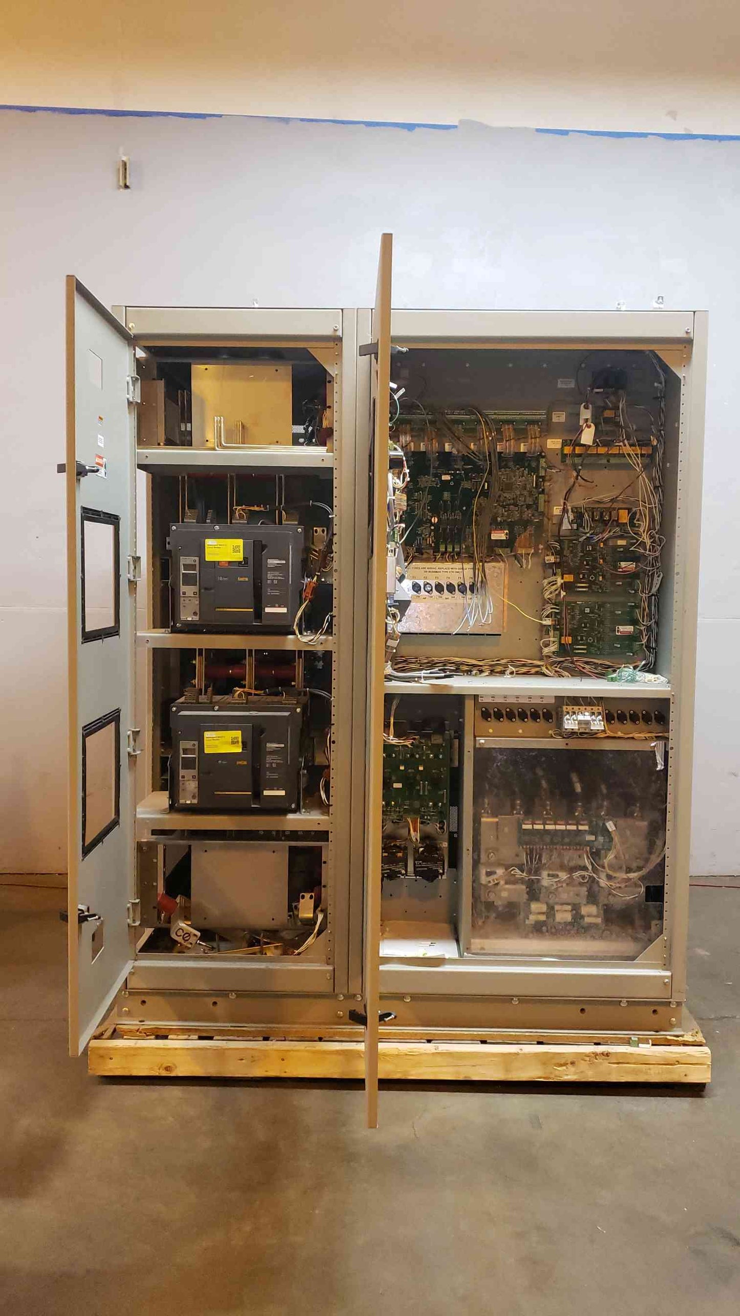 Liebert UPS SCC System Control 2000A U39CC20M6ATS29 2 Installed Breakers '09(S6LLST10988)