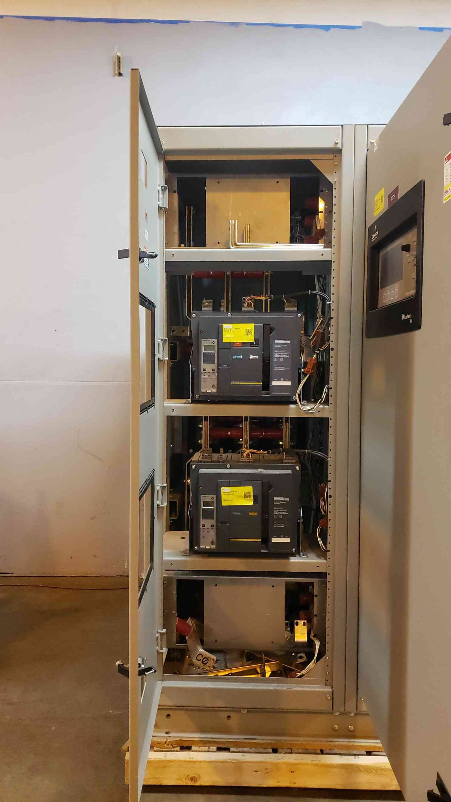 Liebert UPS SCC System Control 2000A U39CC20M6ATS29 2 Installed Breakers '09(S6LLST10988)