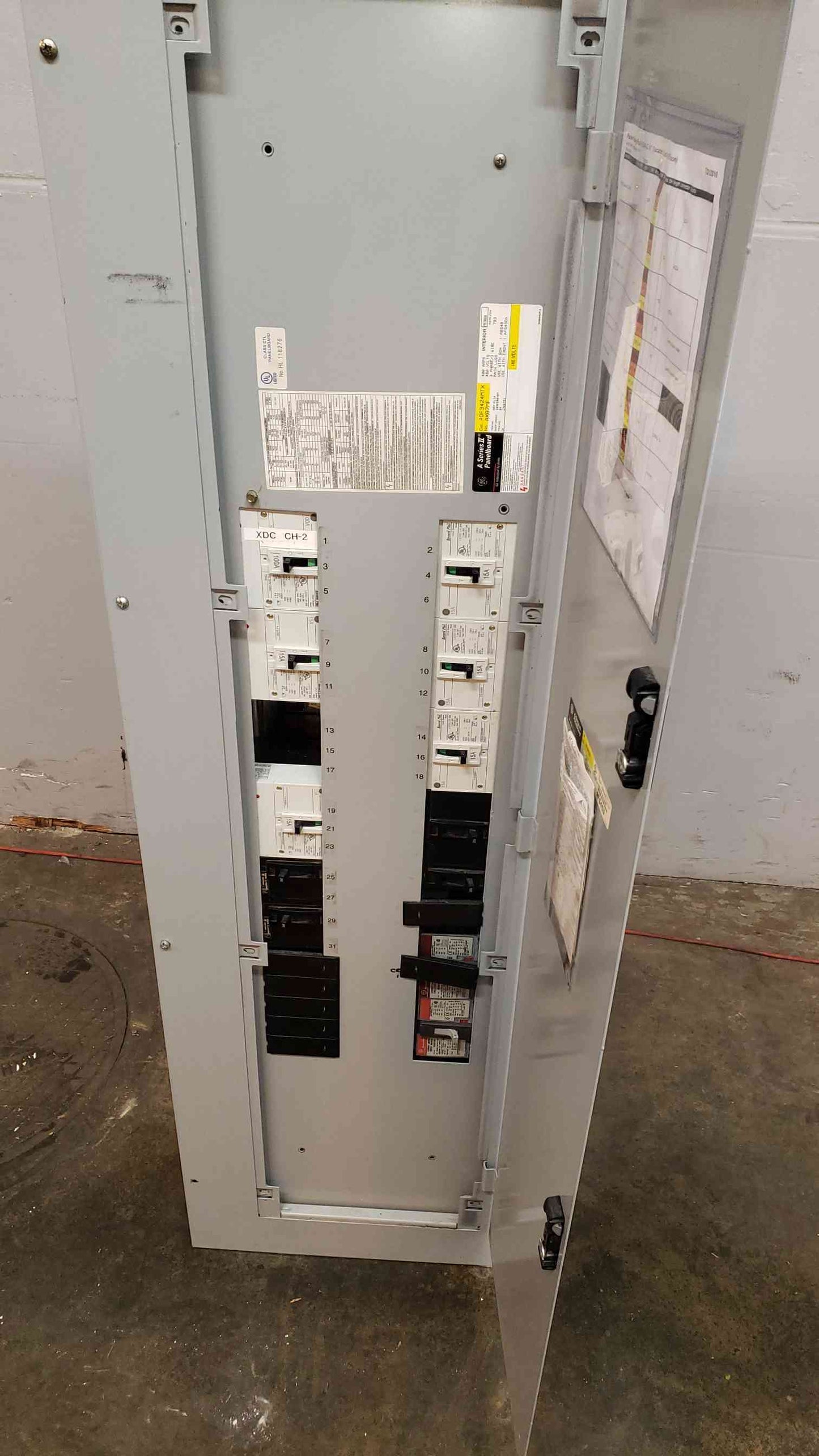 400A GE ASeries Panelboard 480V 12 Installed Breaker Distribution(2866AA)