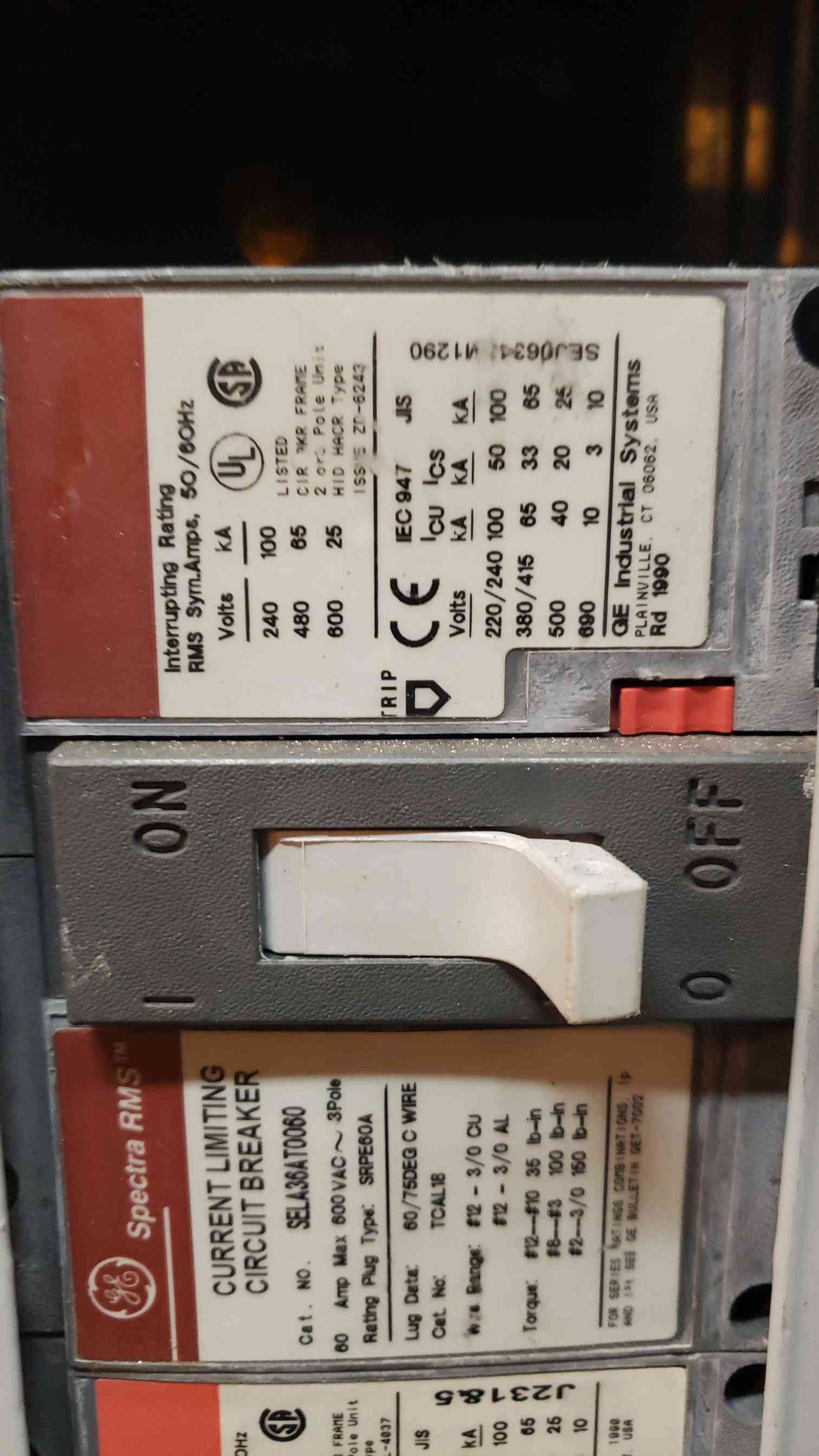 400A GE ASeries Panelboard 480V 12 Installed Breaker Distribution(2866AA)