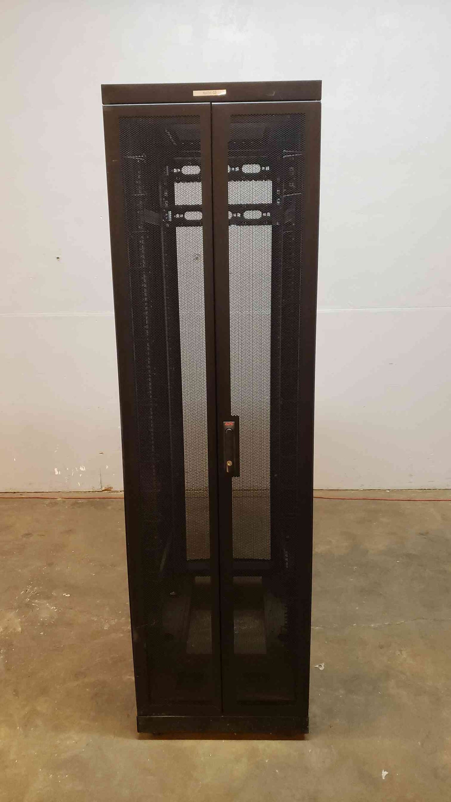 APC AR2101BLK Fully Enclosed Server Rack(S6LLST5016)