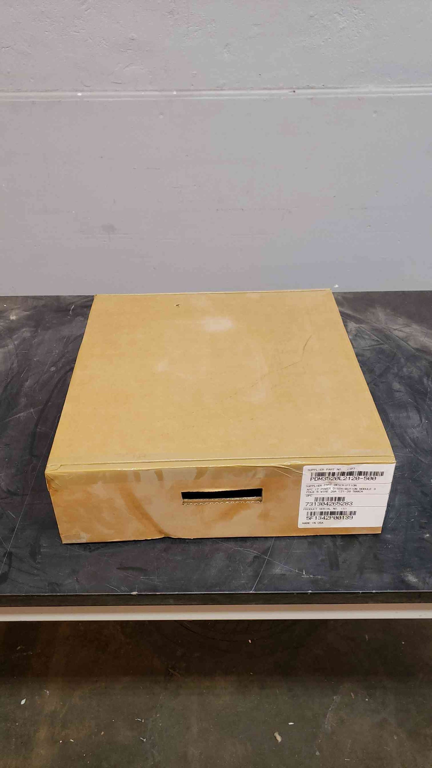 APC IT Power Distribution Module 3 Pole 5 Wire PDM3520L2120500 NEW(100912)