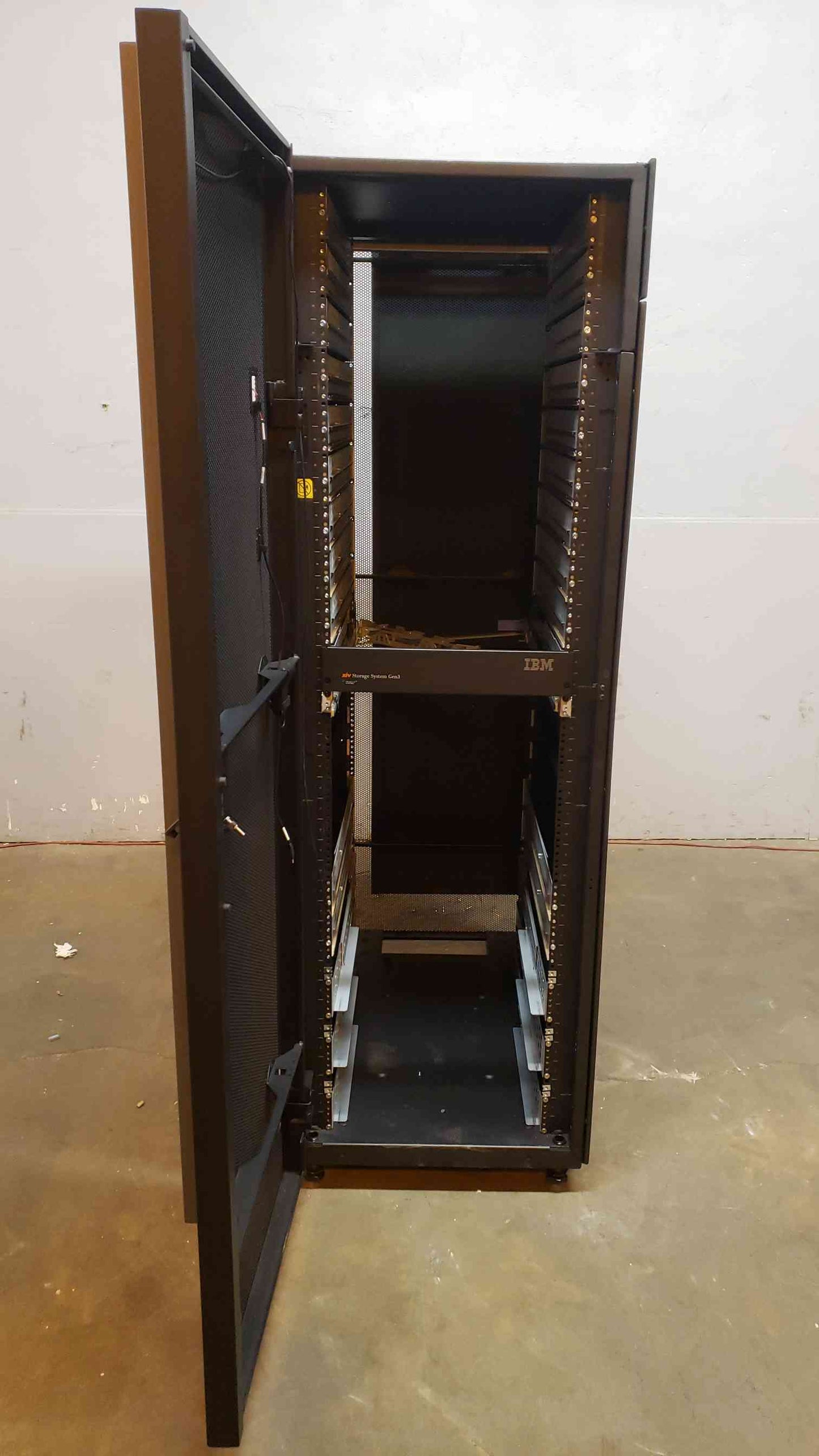 IBM Fully Enclosed Server Rack 114 (SKU: 5478AA)(5478AA)