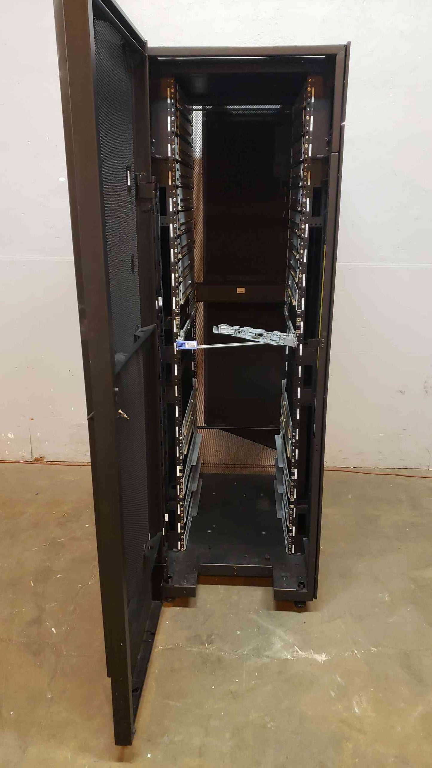 IBM Fully Enclosed Server Rack 114 (SKU: 5478AA)(5478AA)