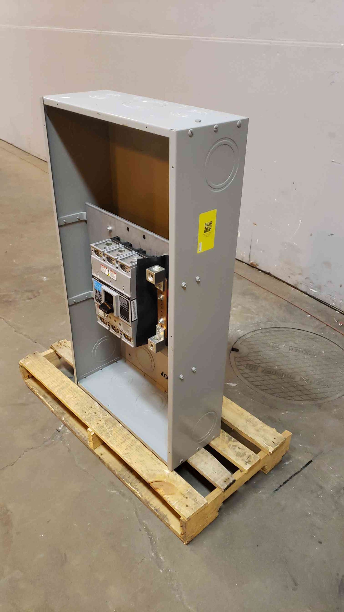 Siemens 200 A Circuit Breaker in Enclosure SJD69200NT (SKU: 5041AA)(5041AA)