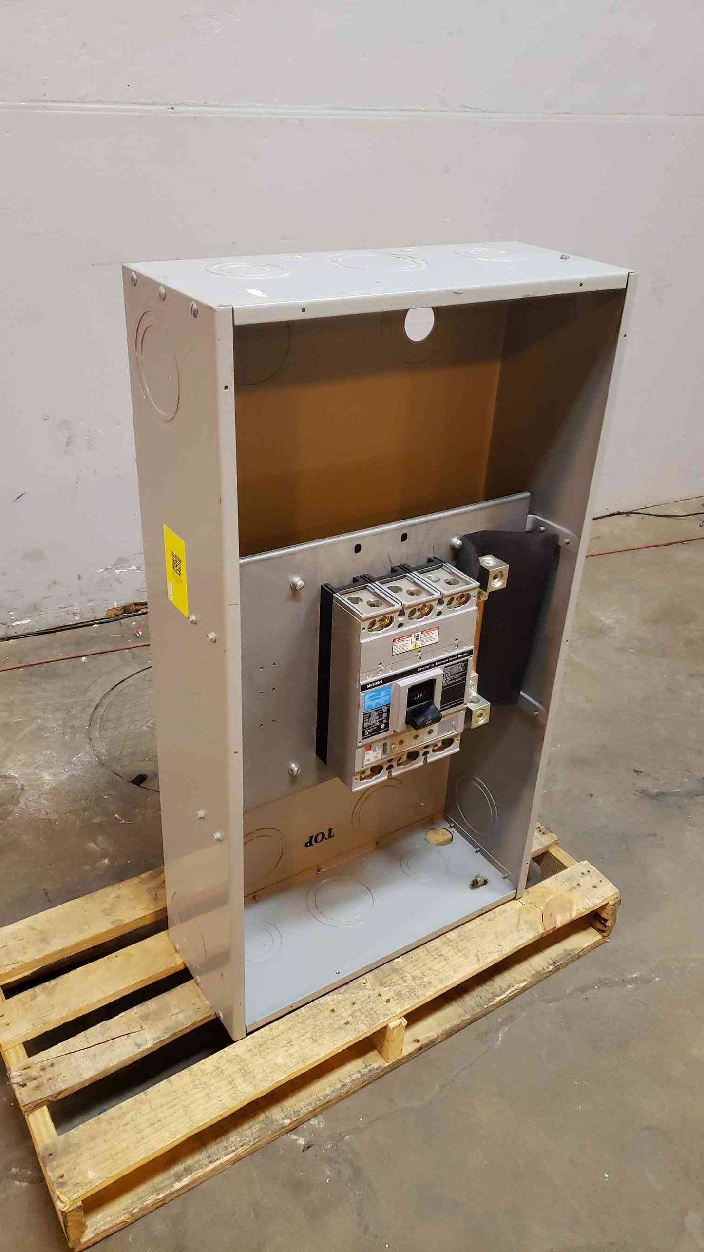 Siemens 200 A Circuit Breaker in Enclosure SJD69200NT (SKU: 5041AA)(5041AA)