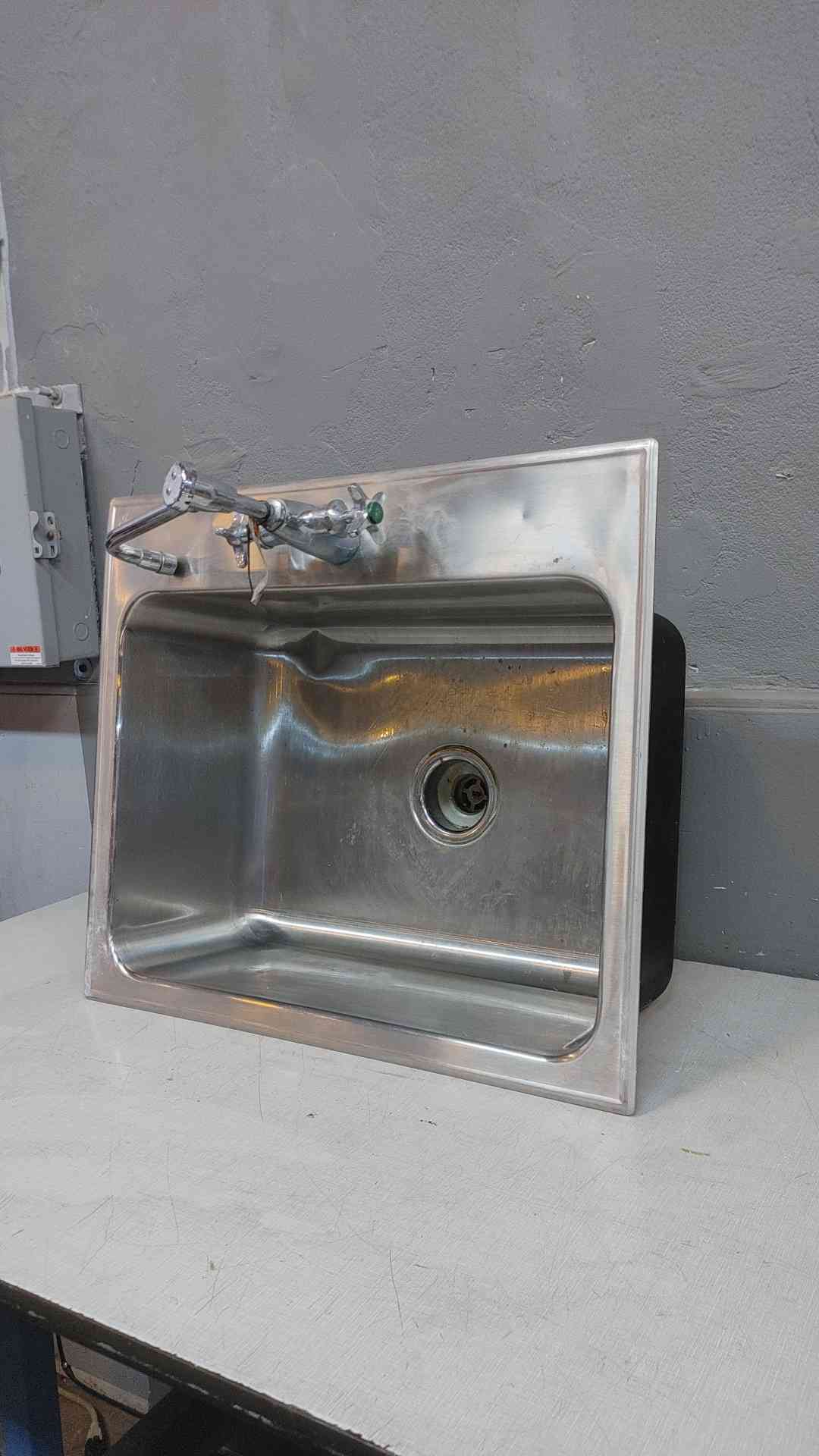 25" Stainless Steel Sink with Faucet (1619AA)(1619AA)