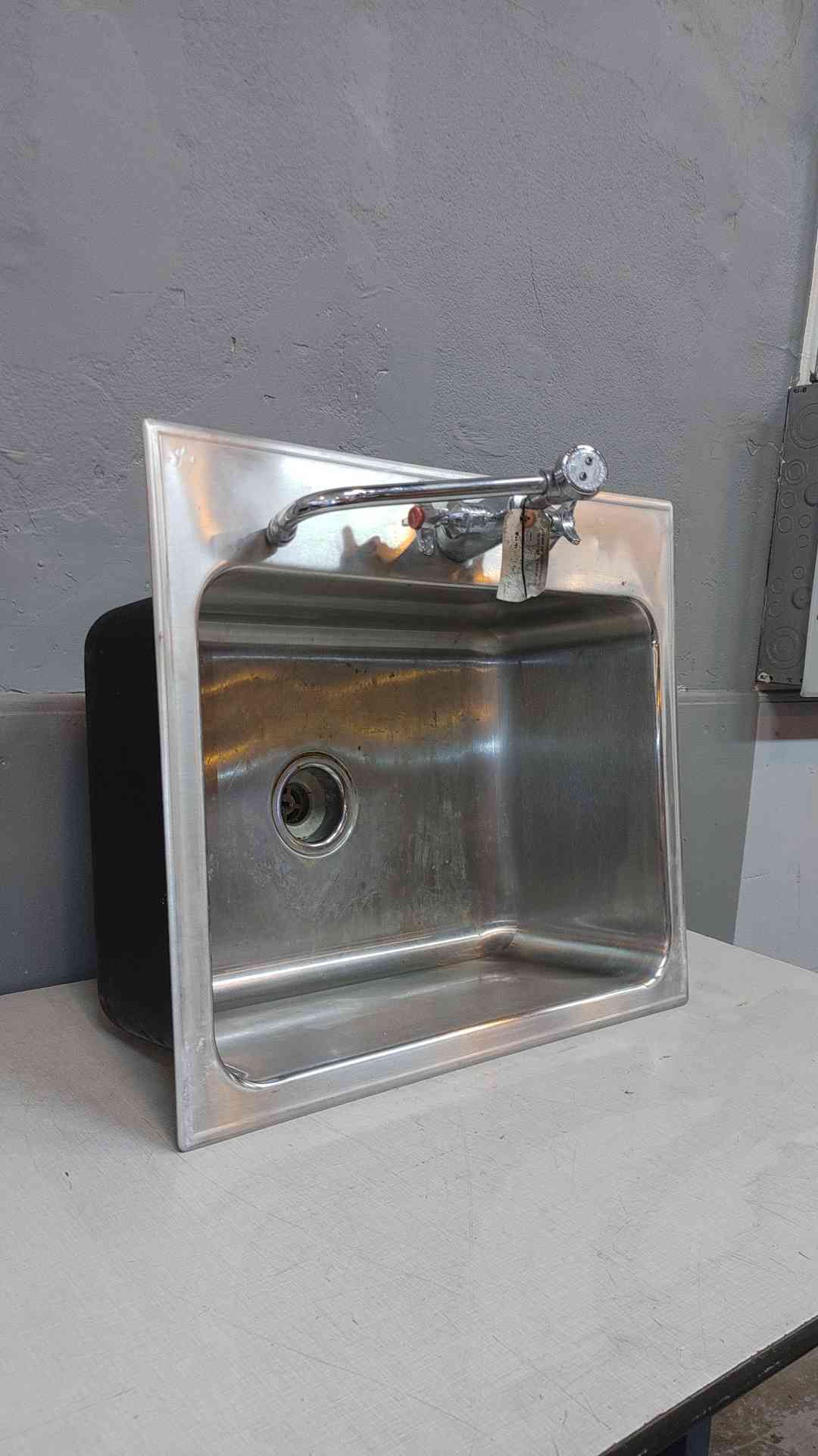 25" Stainless Steel Sink with Faucet (1619AA)(1619AA)