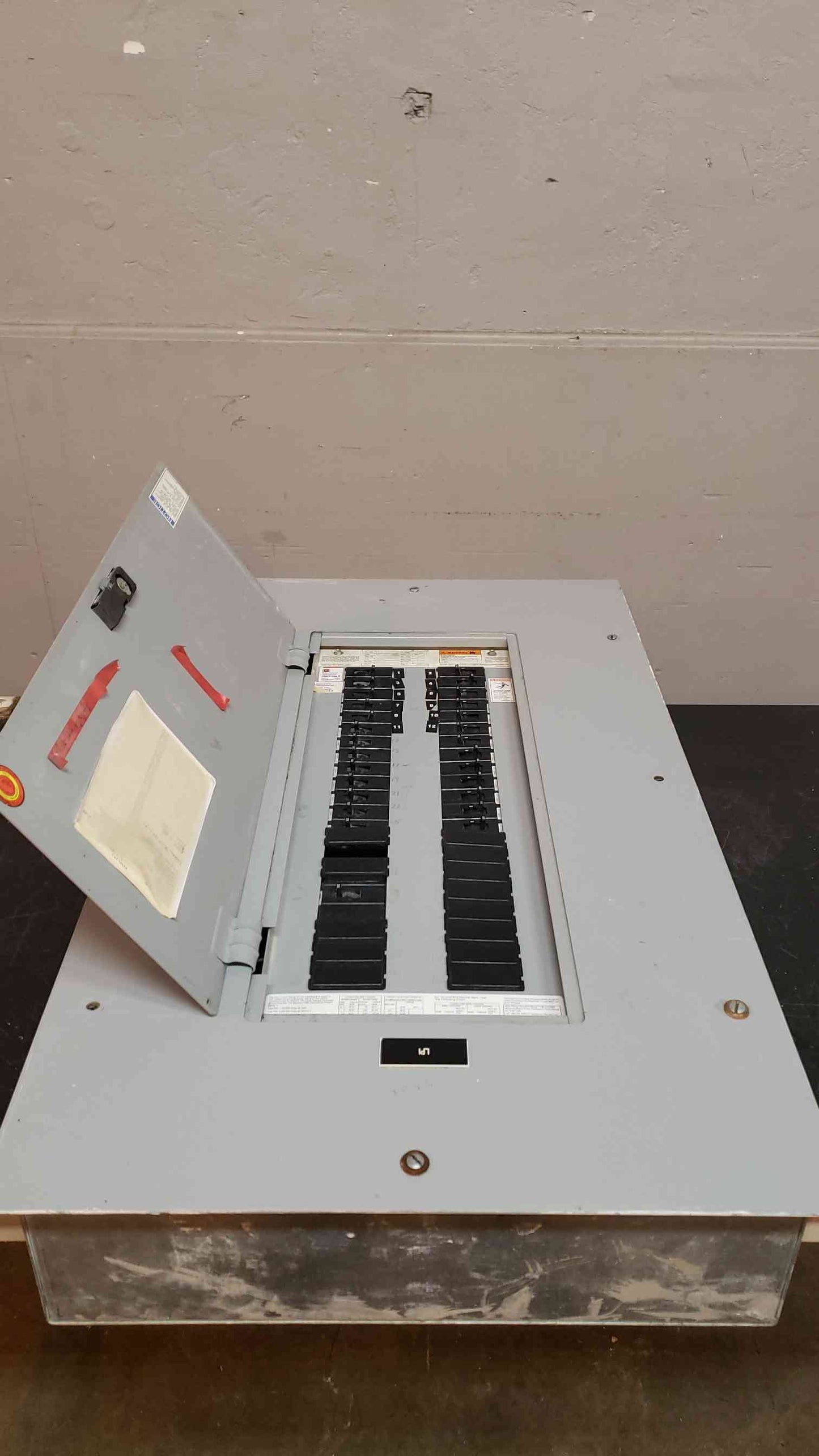 CutlerHammer 100A 120/208V Panel Box PRL1 (SKU: 2109AA)(2109AA)