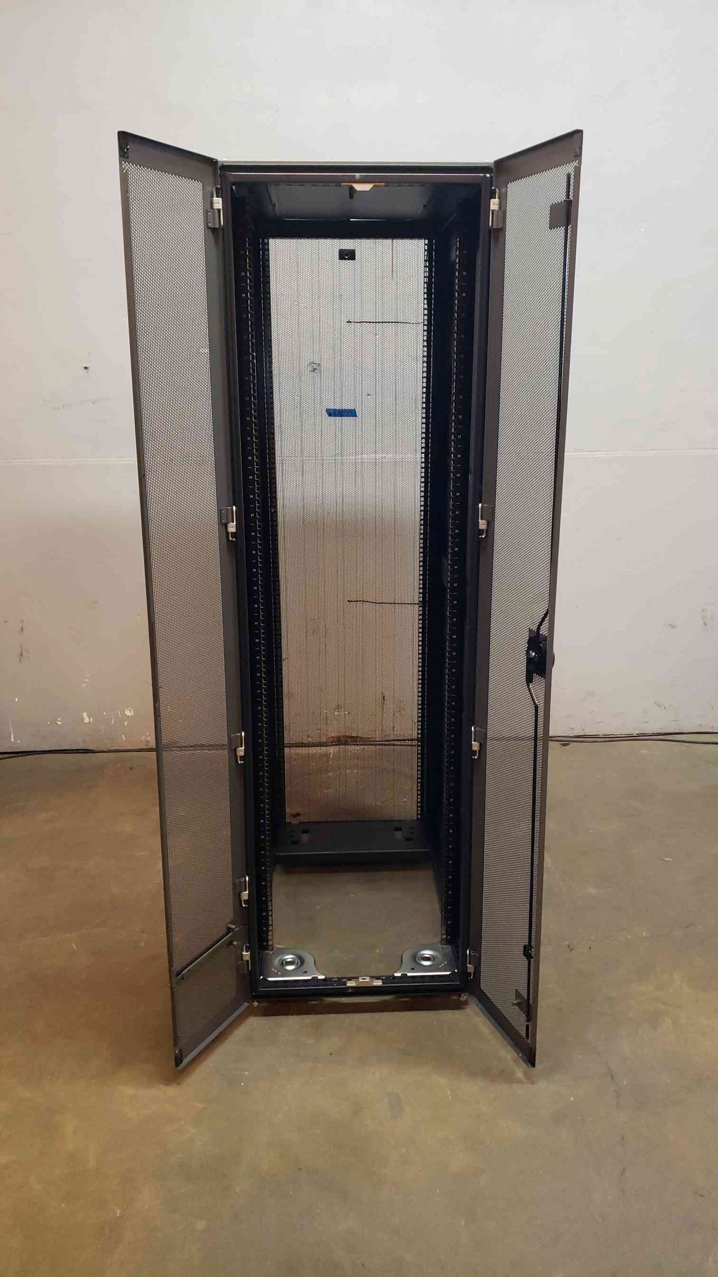 42U HP Gen2 Fully Enclosed Server Rack 383573(5594AA)