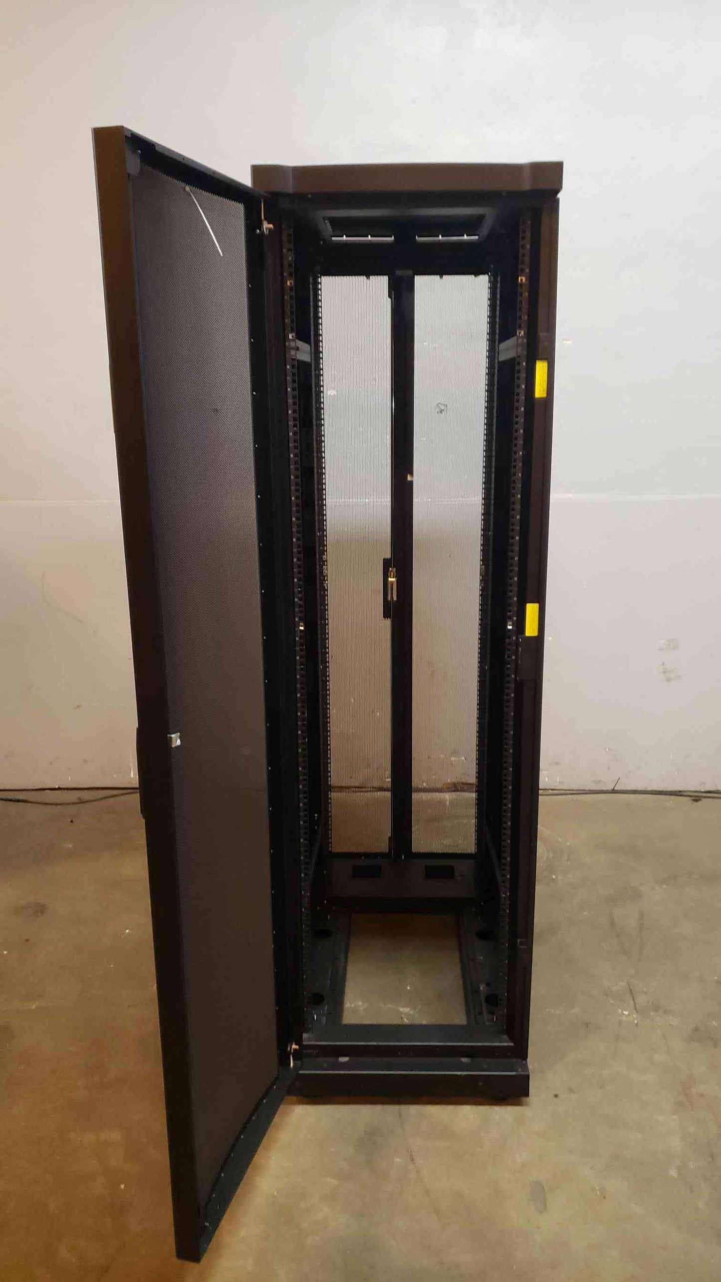 42U APC Fully Enclosed Server Rack AR2100BLK Casters & Sides (SKU: 5607AA)(5607AA)