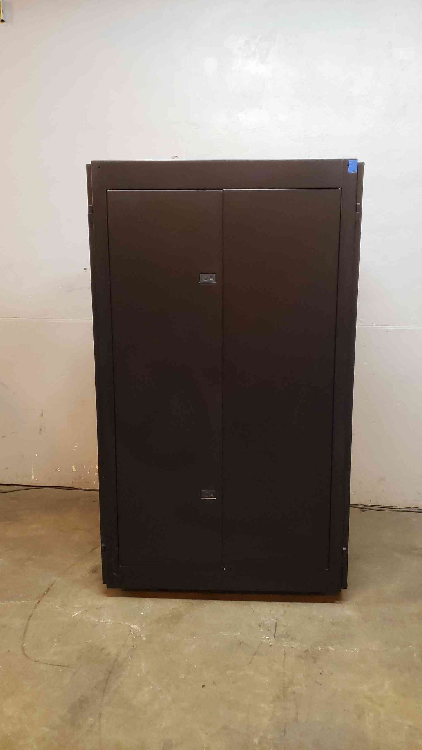 Legrand Fully Enclosed Server Rack LX423246(5608AA)