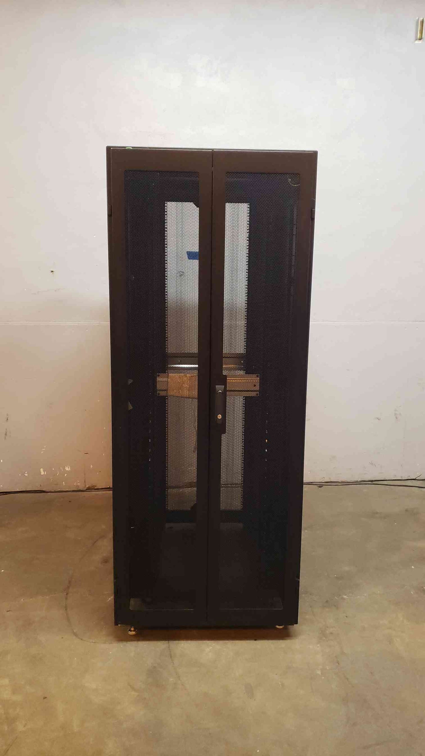 Legrand Fully Enclosed Server Rack LX423246(5608AA)