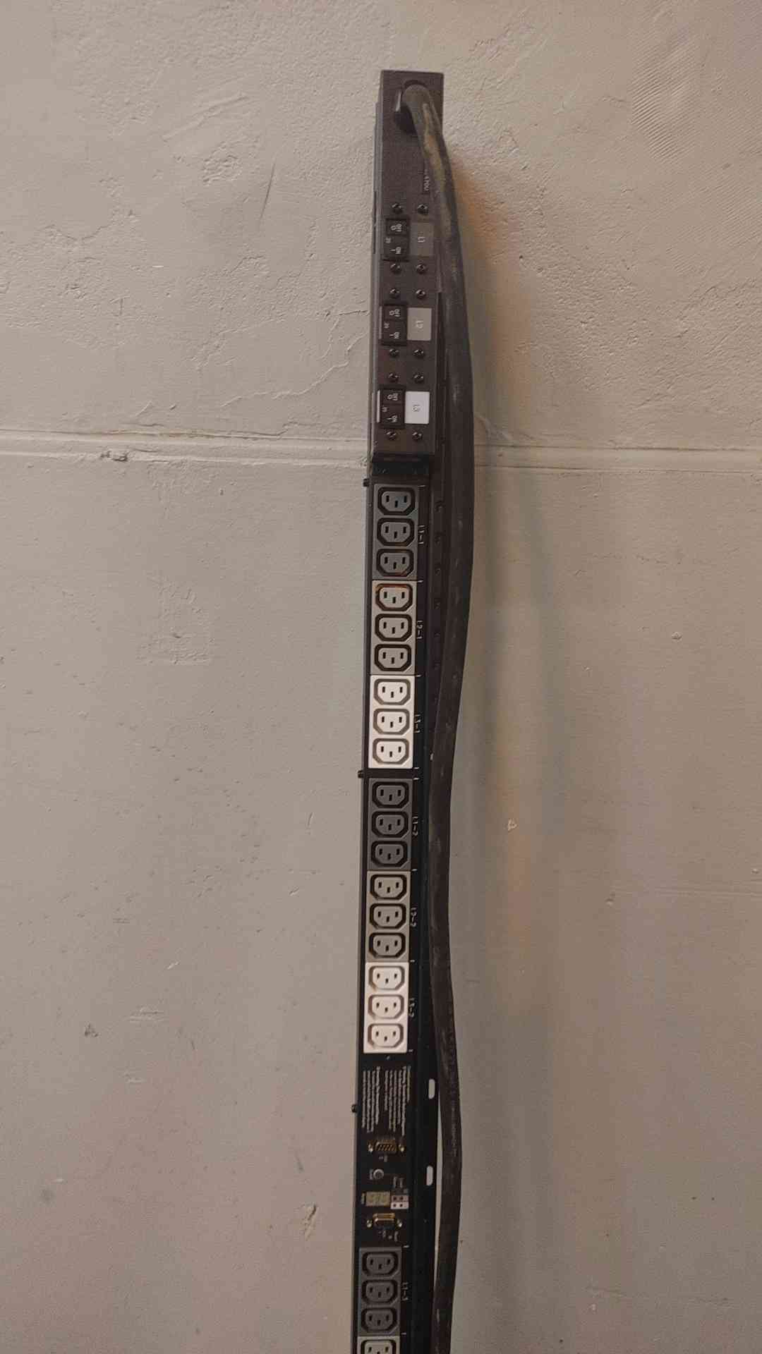 HP Rack PDU  HSTNRP0031 24A 208v (103168)(103168)