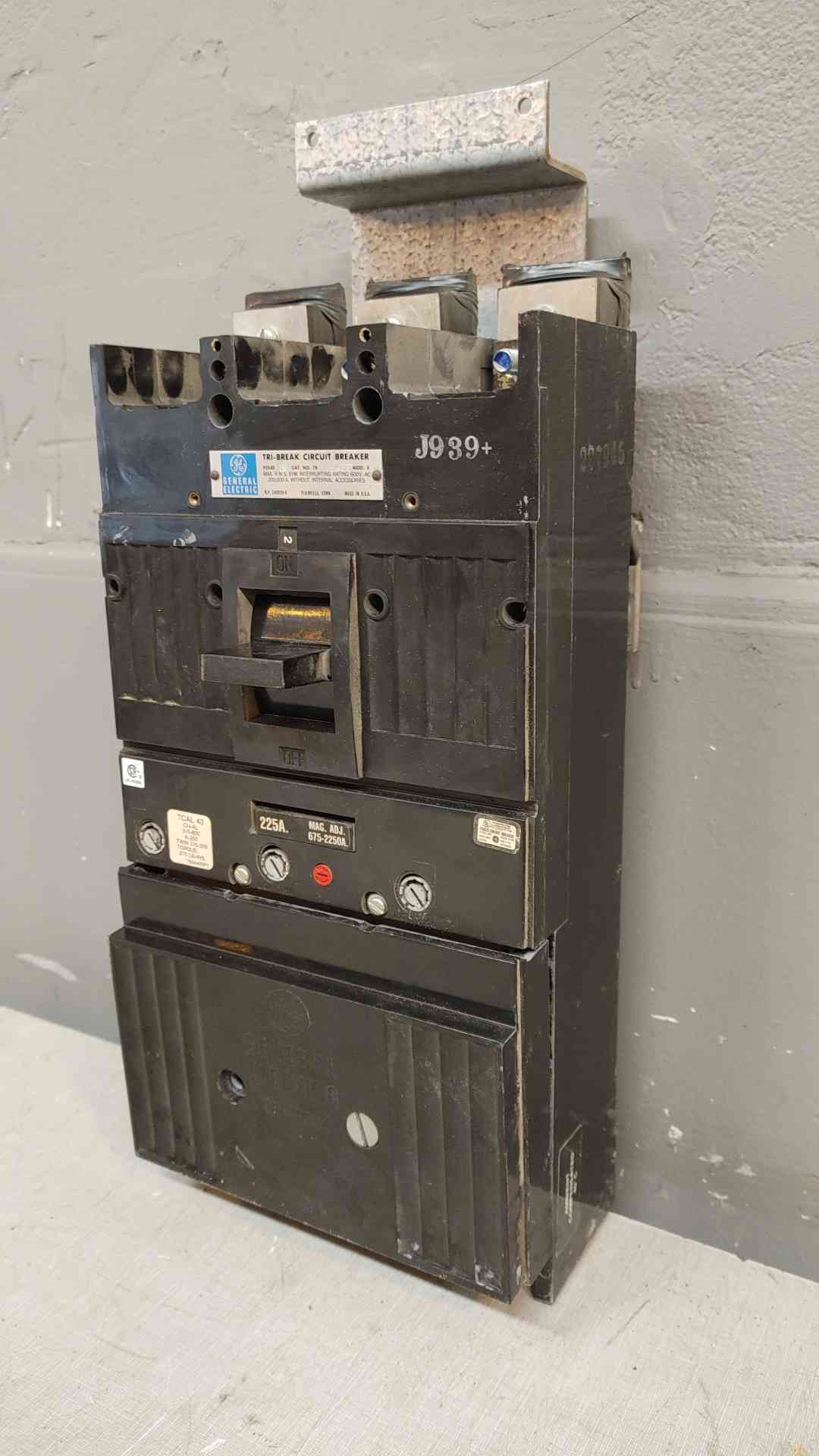 225A GE TriBreak Circuit Breaker TB 48F 3 Pole 600VAC(103406)