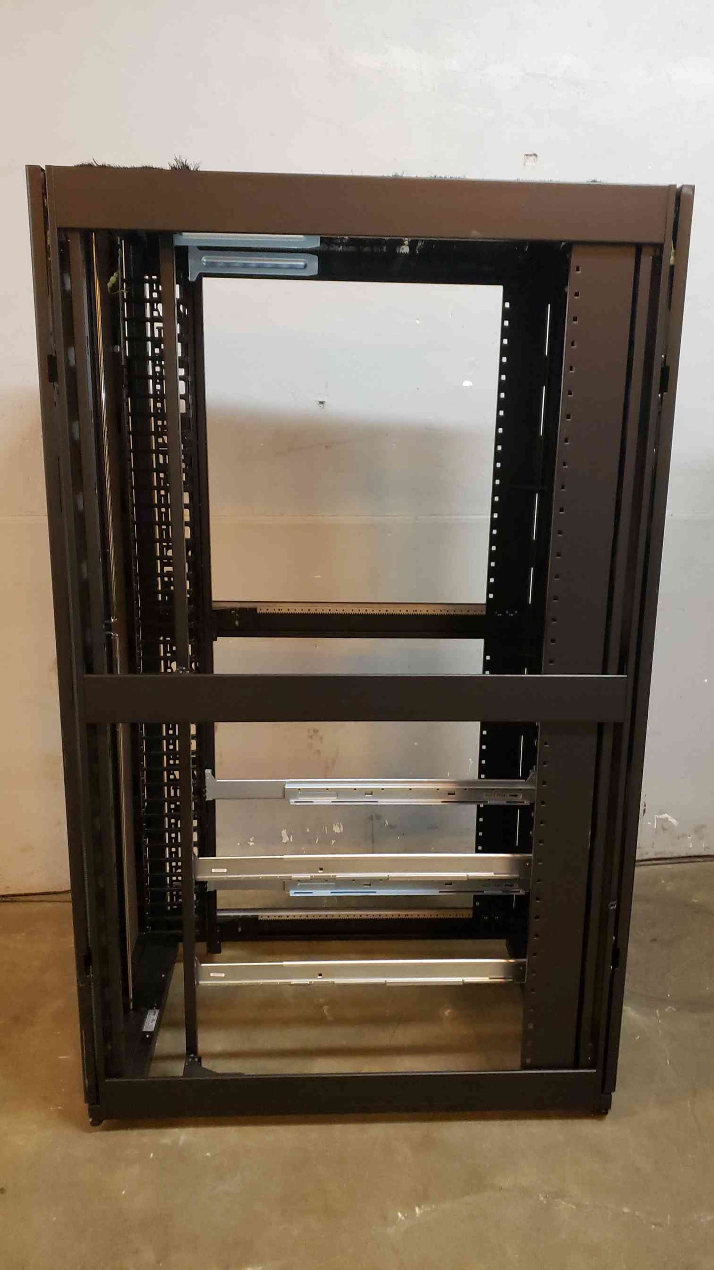 42U APC Server Rack AR3340 Doors No Side NetShelter(103627)