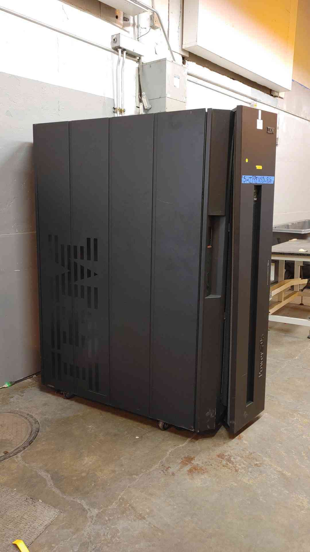 IBM Power 795 Rolling Server System 9119-FHB(103707)